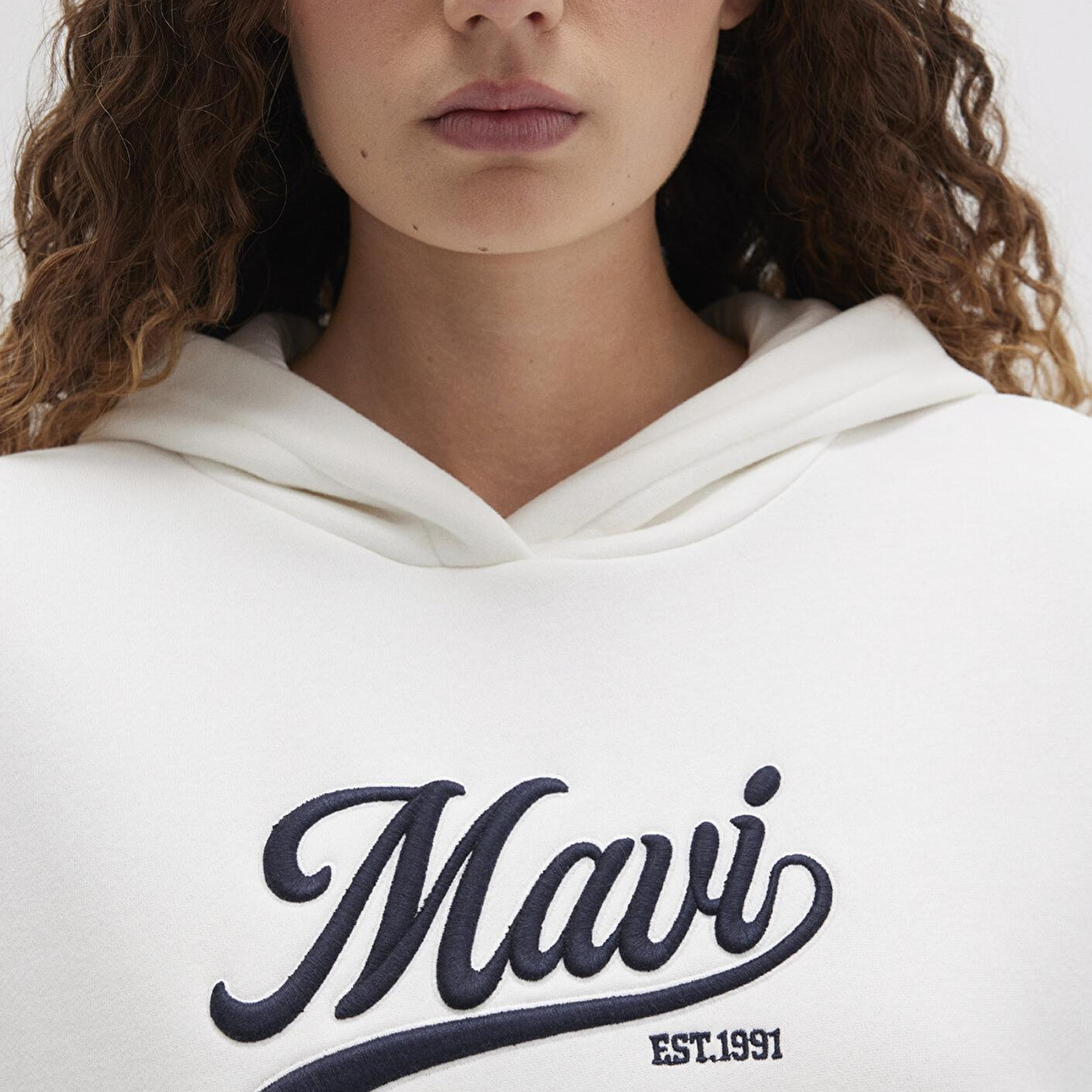 Mavi Mavi Logo Baskılı Kapüşonlu Beyaz Sweatshirt 1S10420-80194
