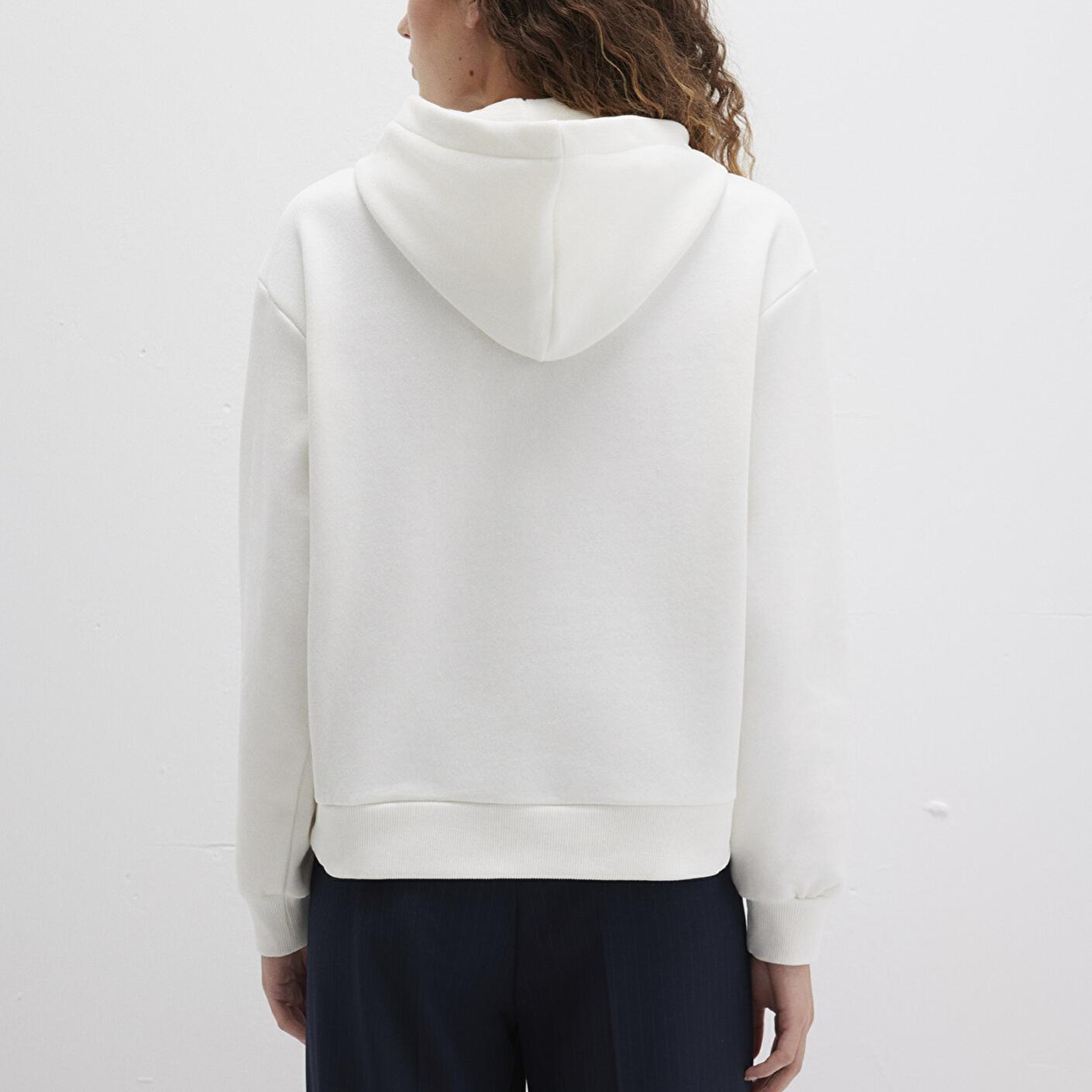 Mavi Mavi Logo Baskılı Kapüşonlu Beyaz Sweatshirt 1S10420-80194