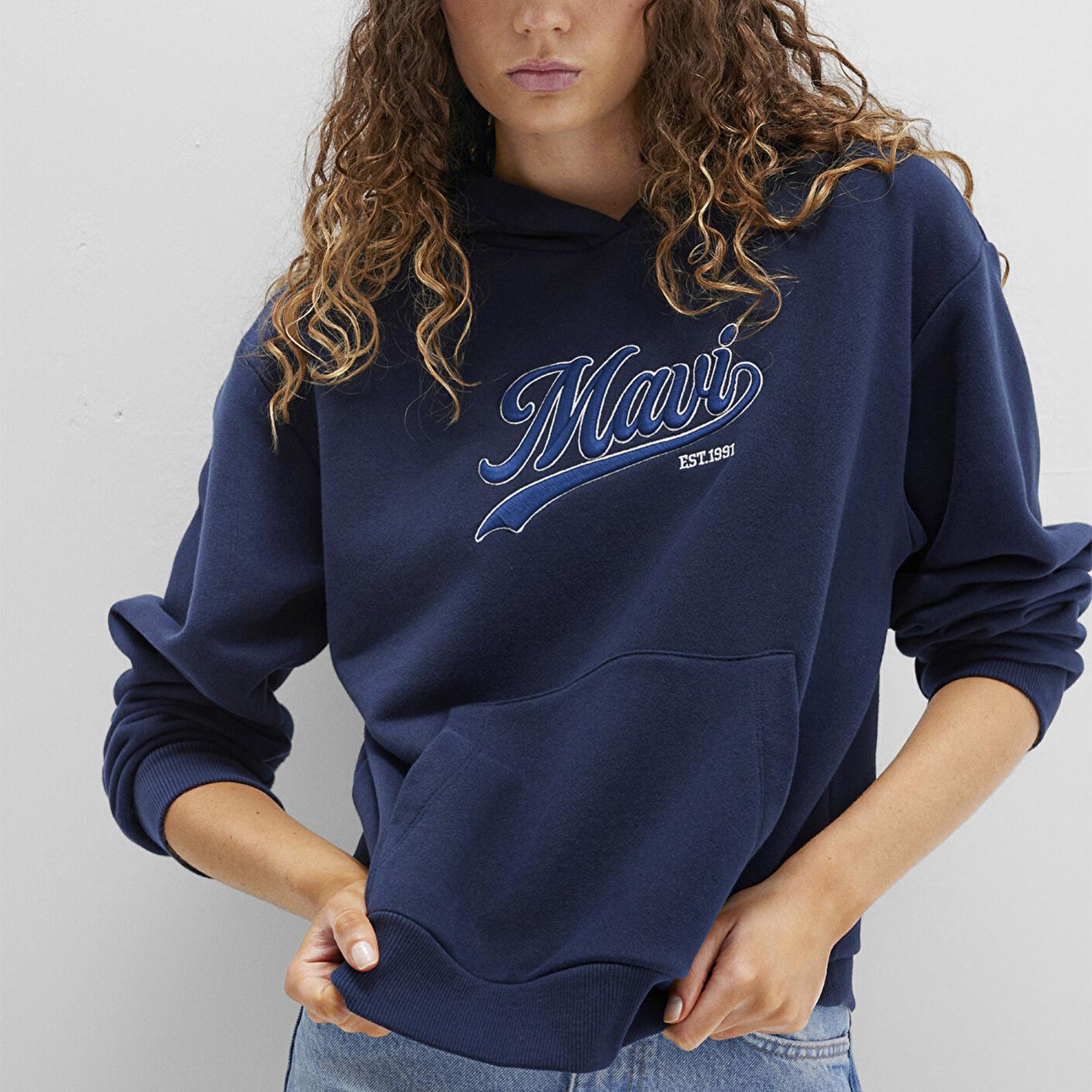 Mavi Mavi Logo Baskılı Kapüşonlu Lacivert Sweatshirt 1S10420-82318