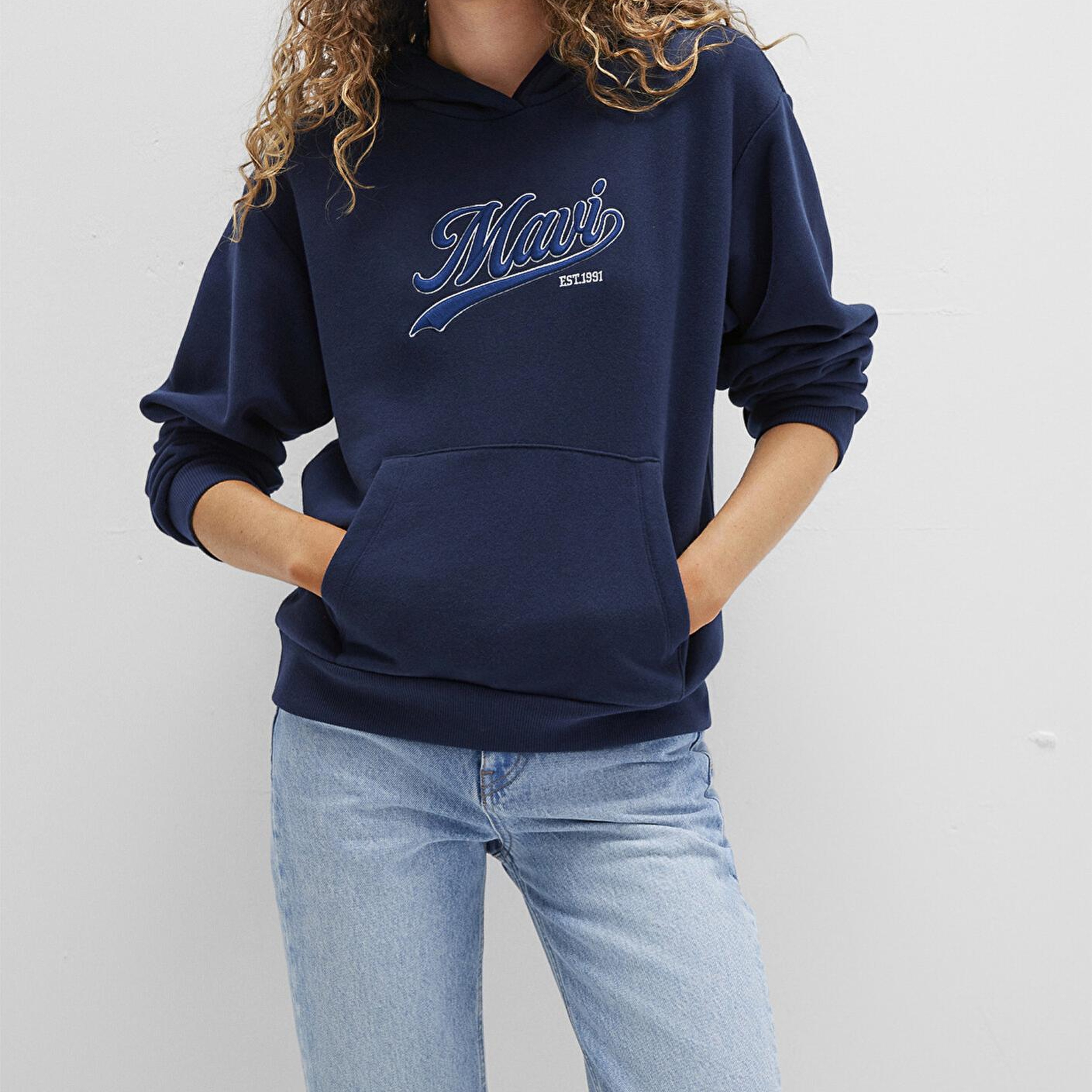 Mavi Mavi Logo Baskılı Kapüşonlu Lacivert Sweatshirt 1S10420-82318