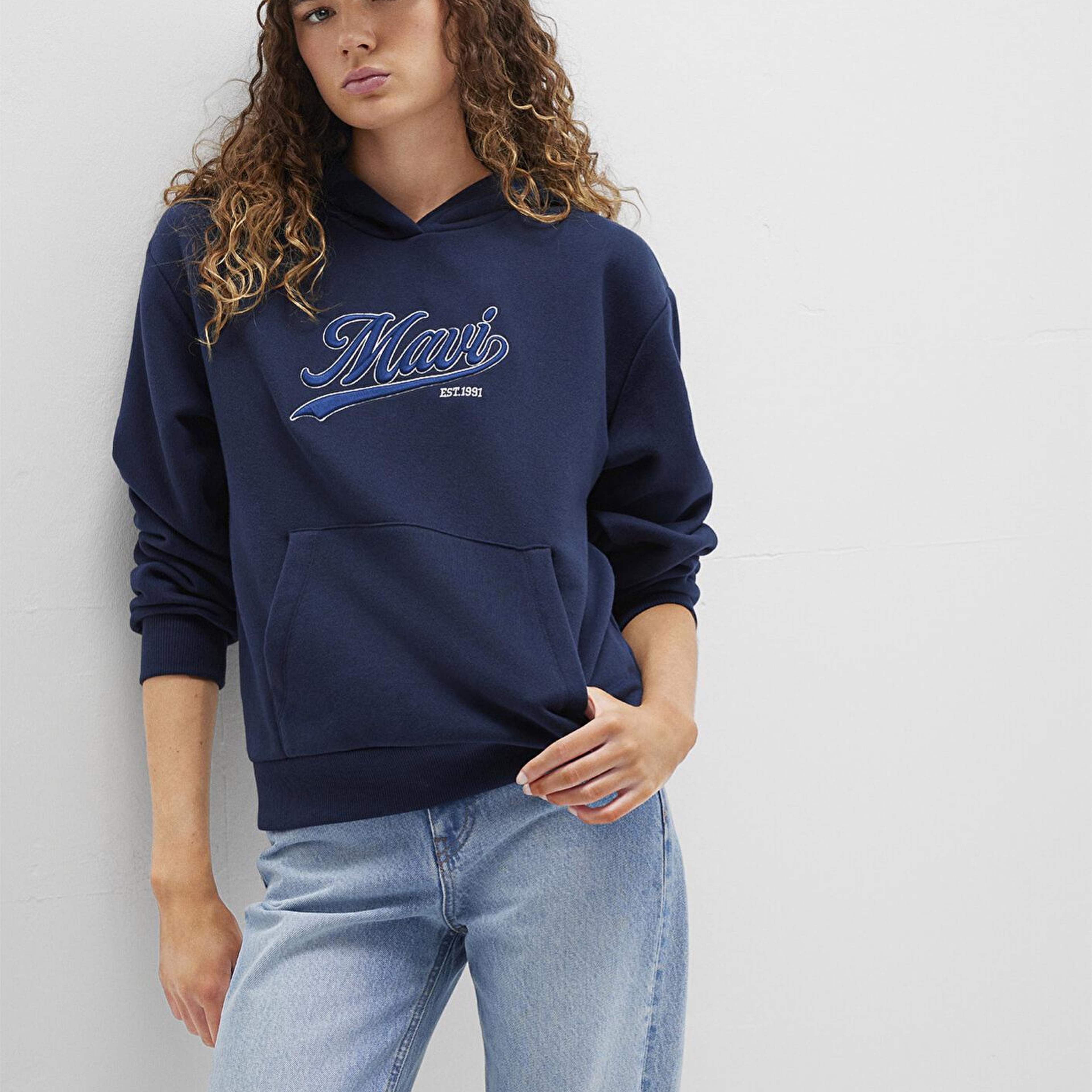 Mavi Mavi Logo Baskılı Kapüşonlu Lacivert Sweatshirt 1S10420-82318
