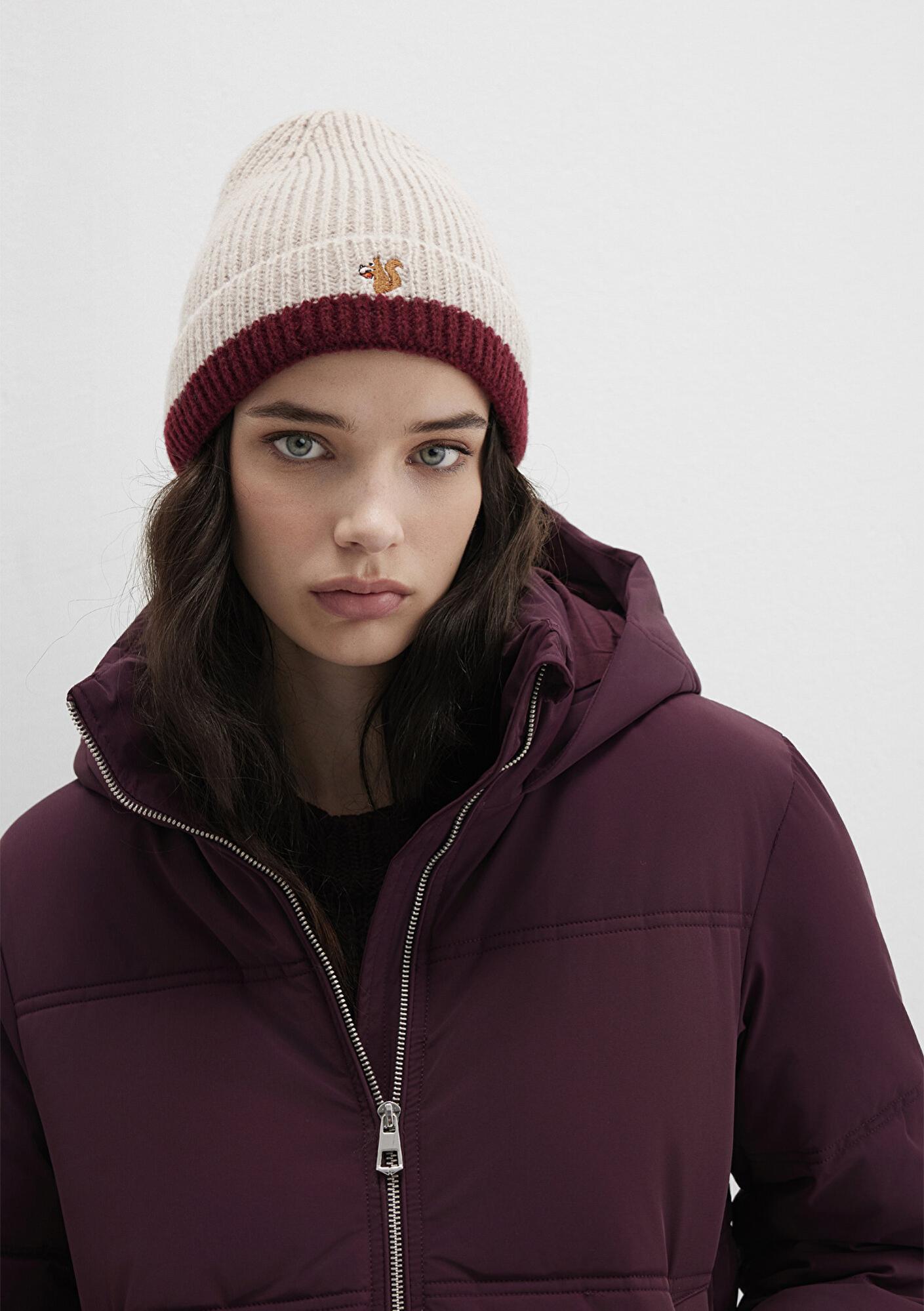 Mavi Sincap Nakışlı Bej Bere 1913609-34523