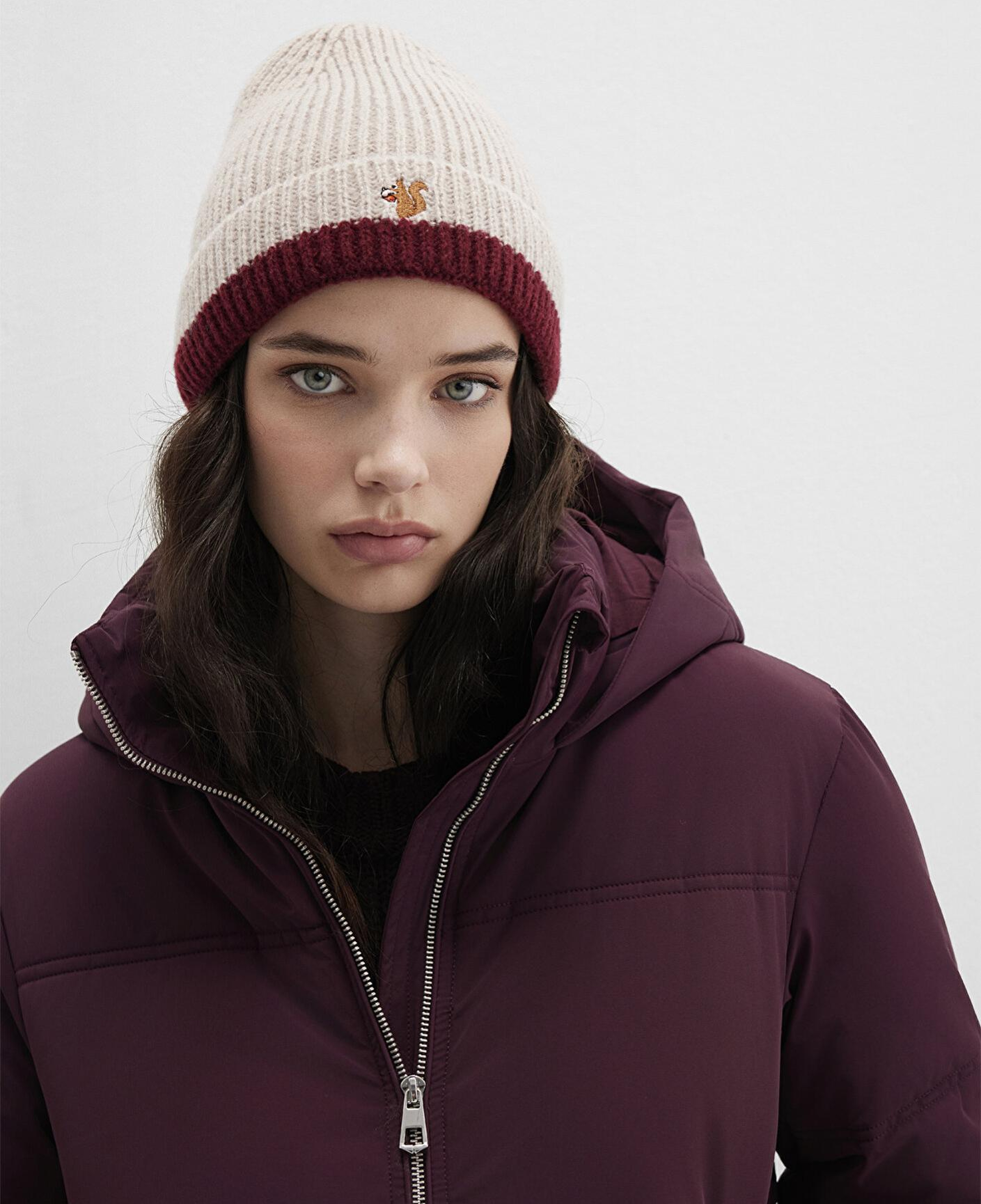 Mavi Sincap Nakışlı Bej Bere 1913609-34523