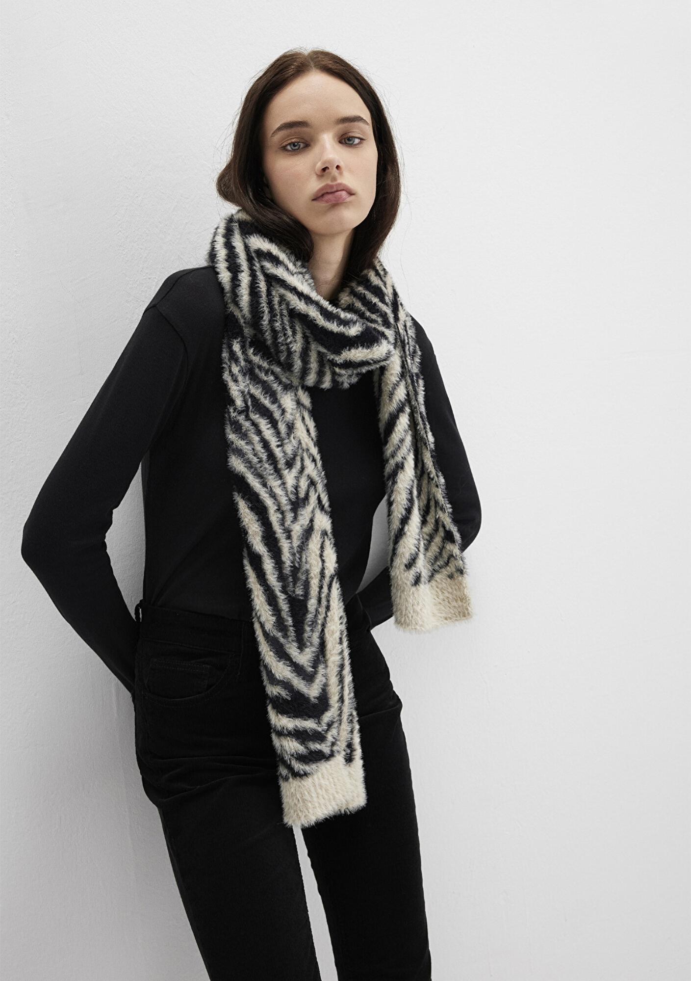 Mavi Zebra Desenli Siyah Atkı 1913600-900