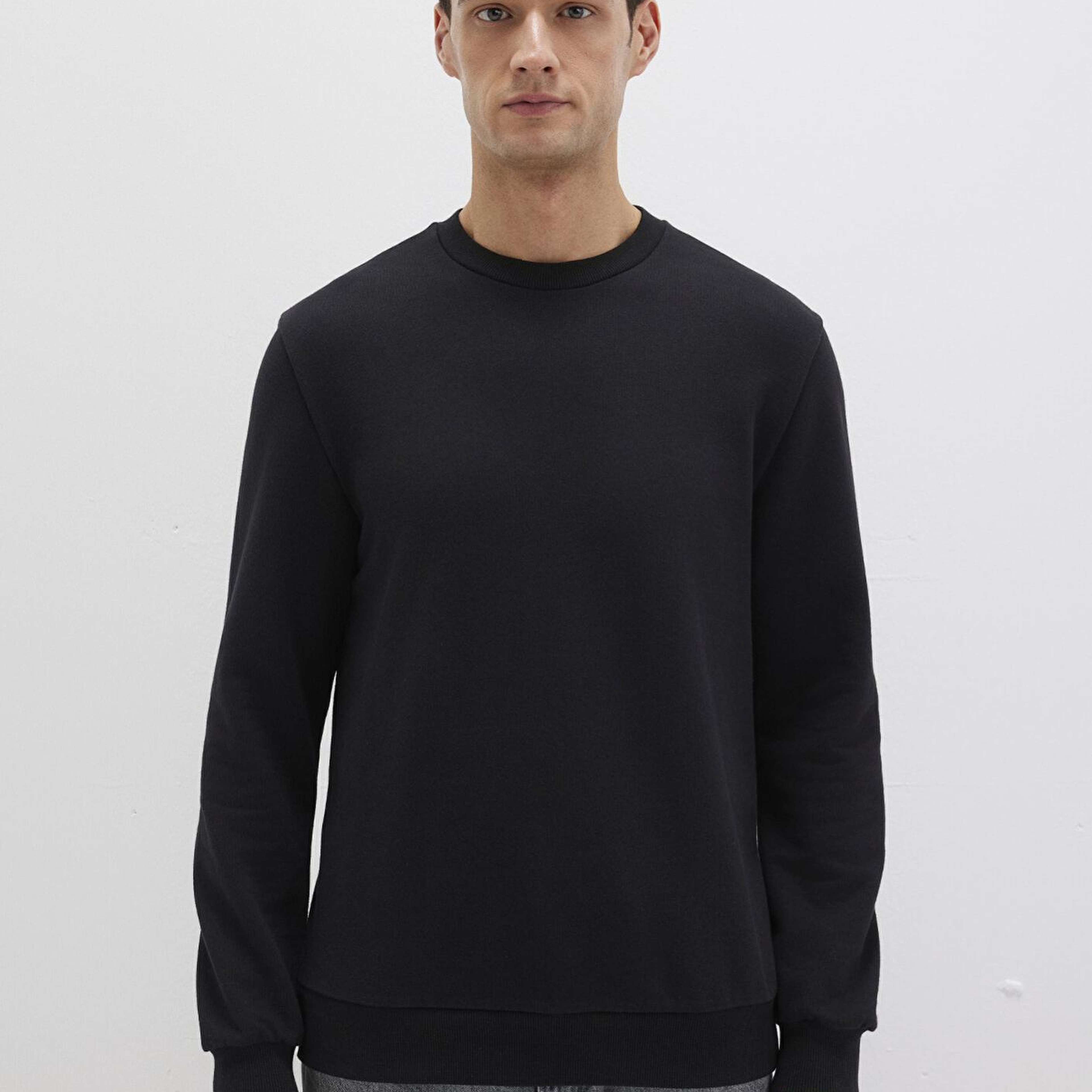 Mavi Bisiklet Yaka Siyah Sweatshirt 0S10457-900