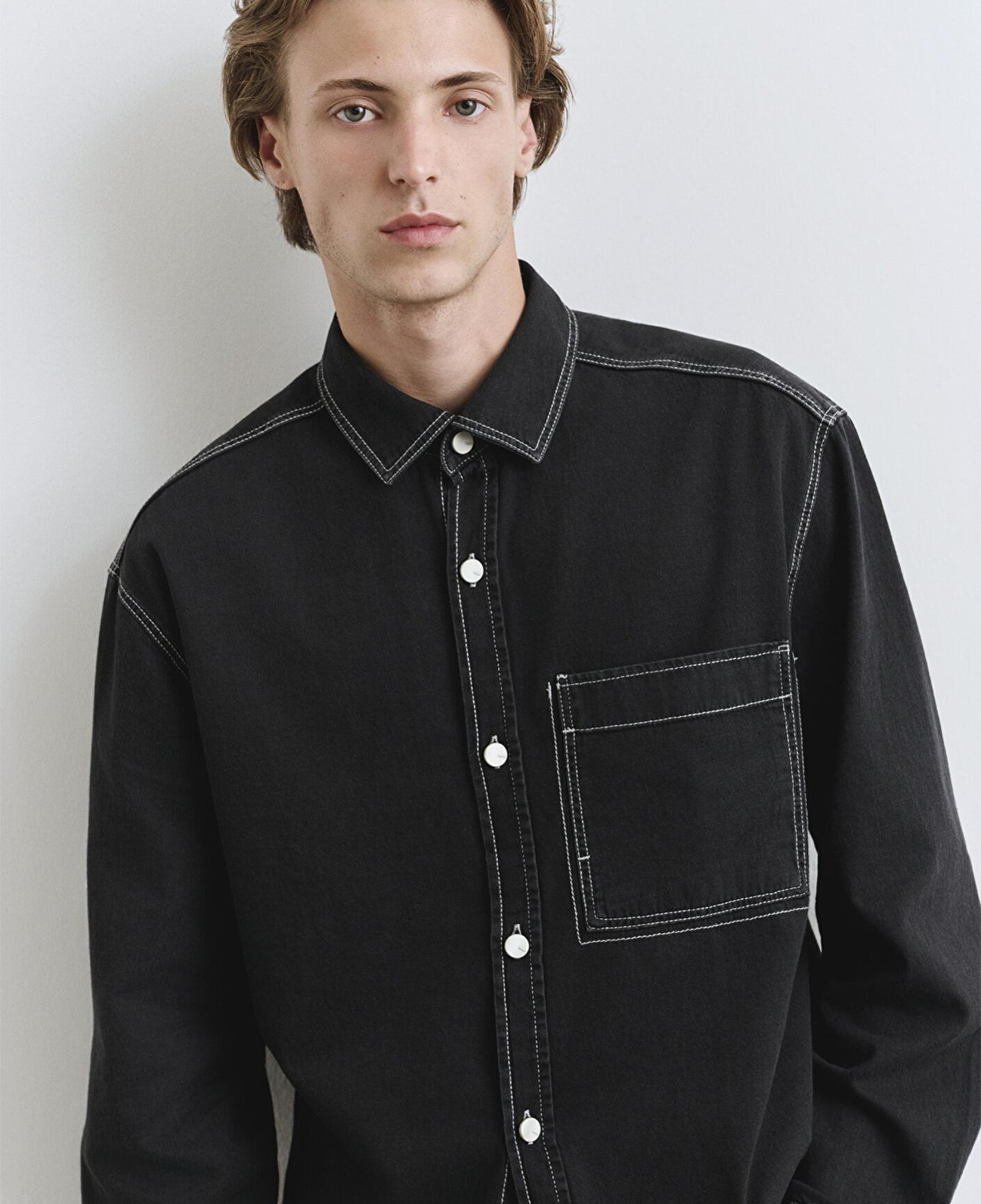 Mavi Dikiş Detaylı Siyah Gömlek Loose Fit / Bol Rahat Kesim 0211688-90850