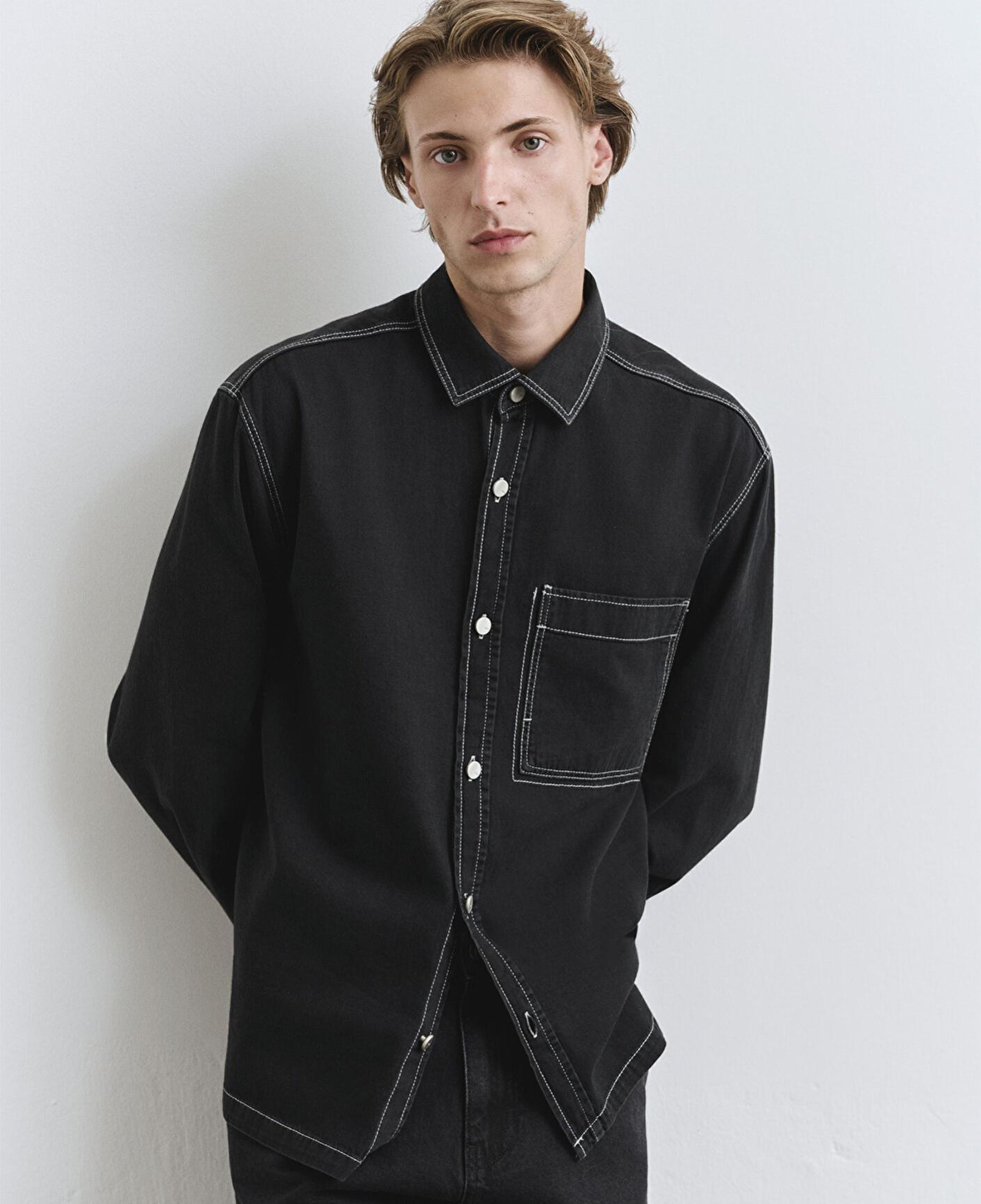 Mavi Dikiş Detaylı Siyah Gömlek Loose Fit / Bol Rahat Kesim 0211688-90850