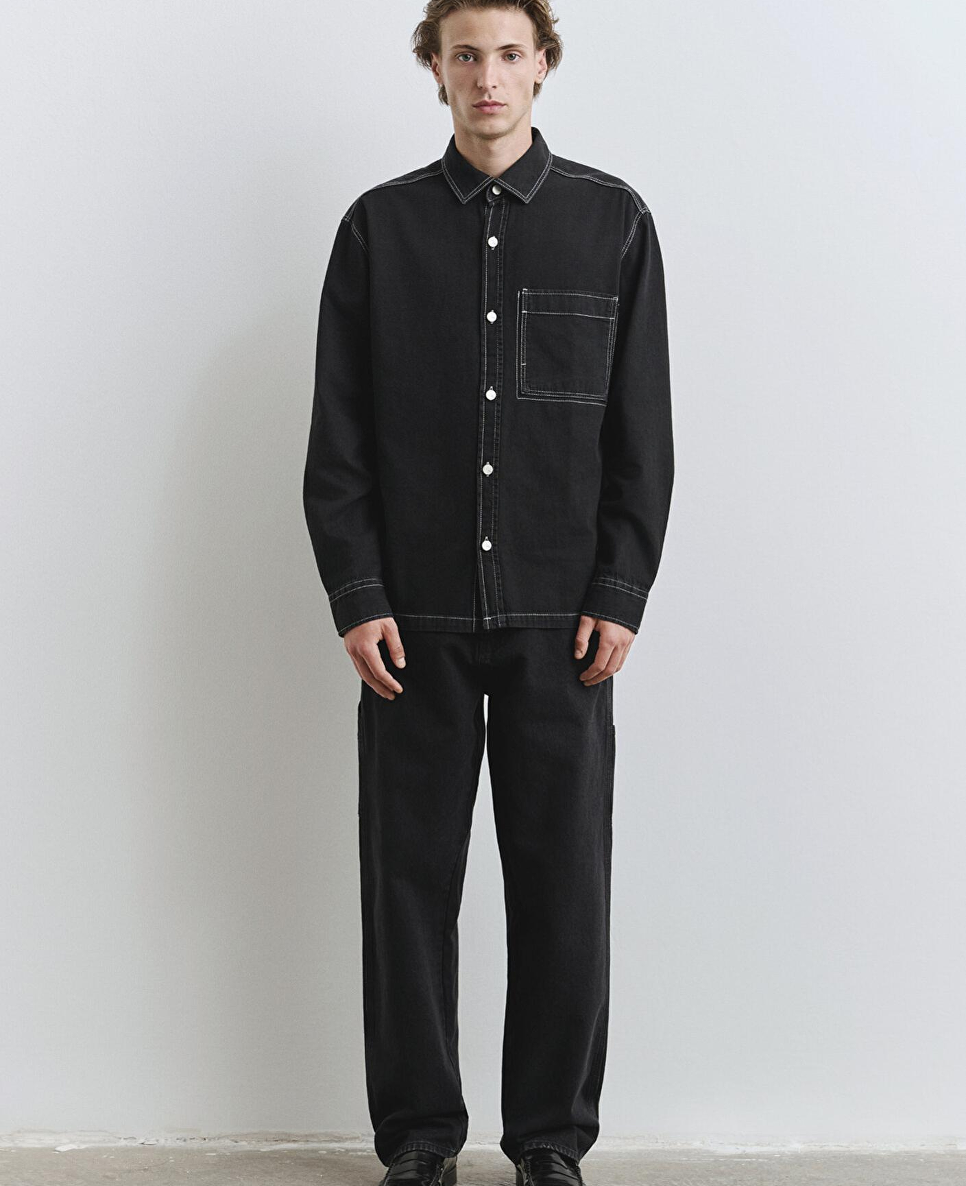 Mavi Dikiş Detaylı Siyah Gömlek Loose Fit / Bol Rahat Kesim 0211688-90850