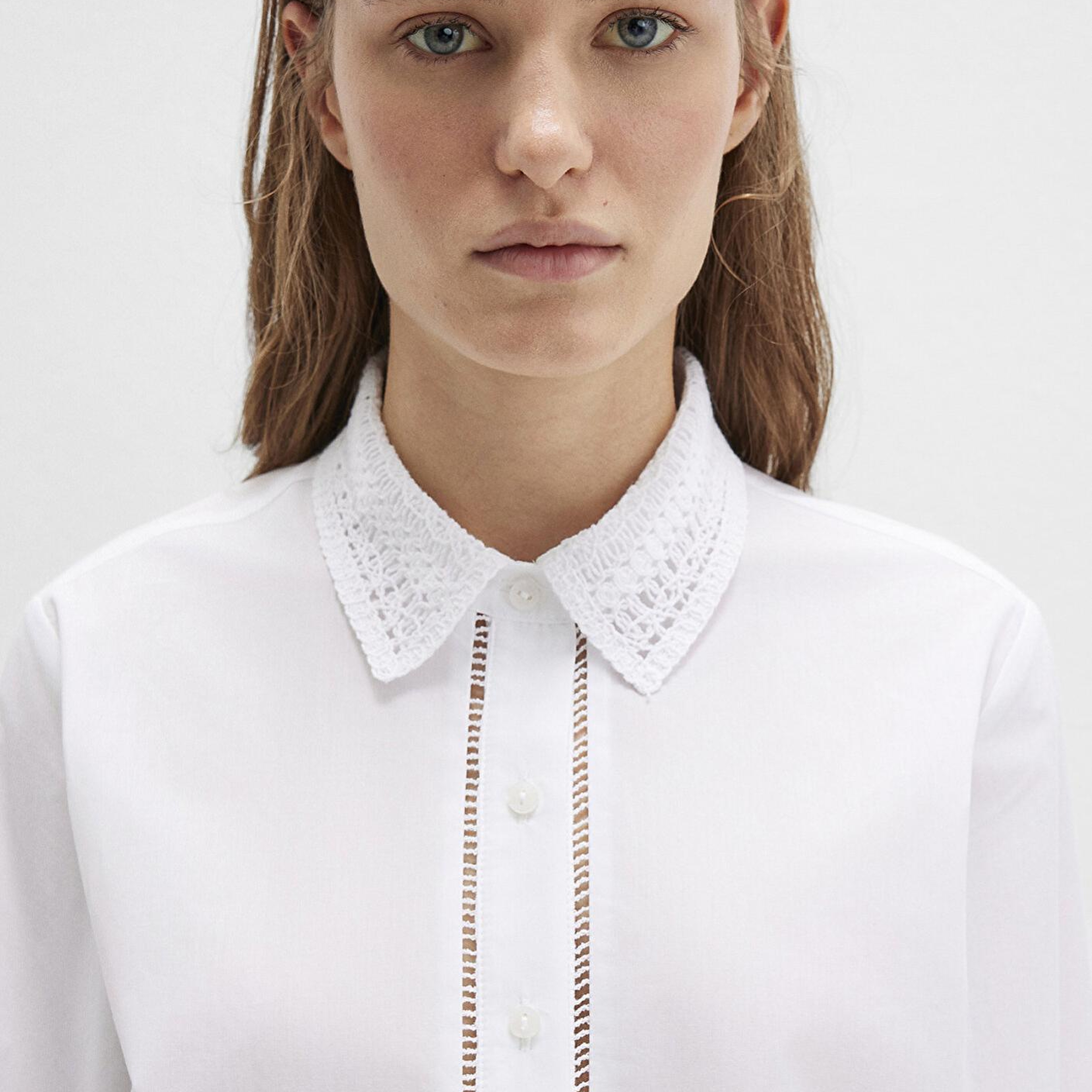 Mavi Nakışlı Şerit Detaylı Beyaz Gömlek Regular Fit / Normal Kesim 1211174-70057