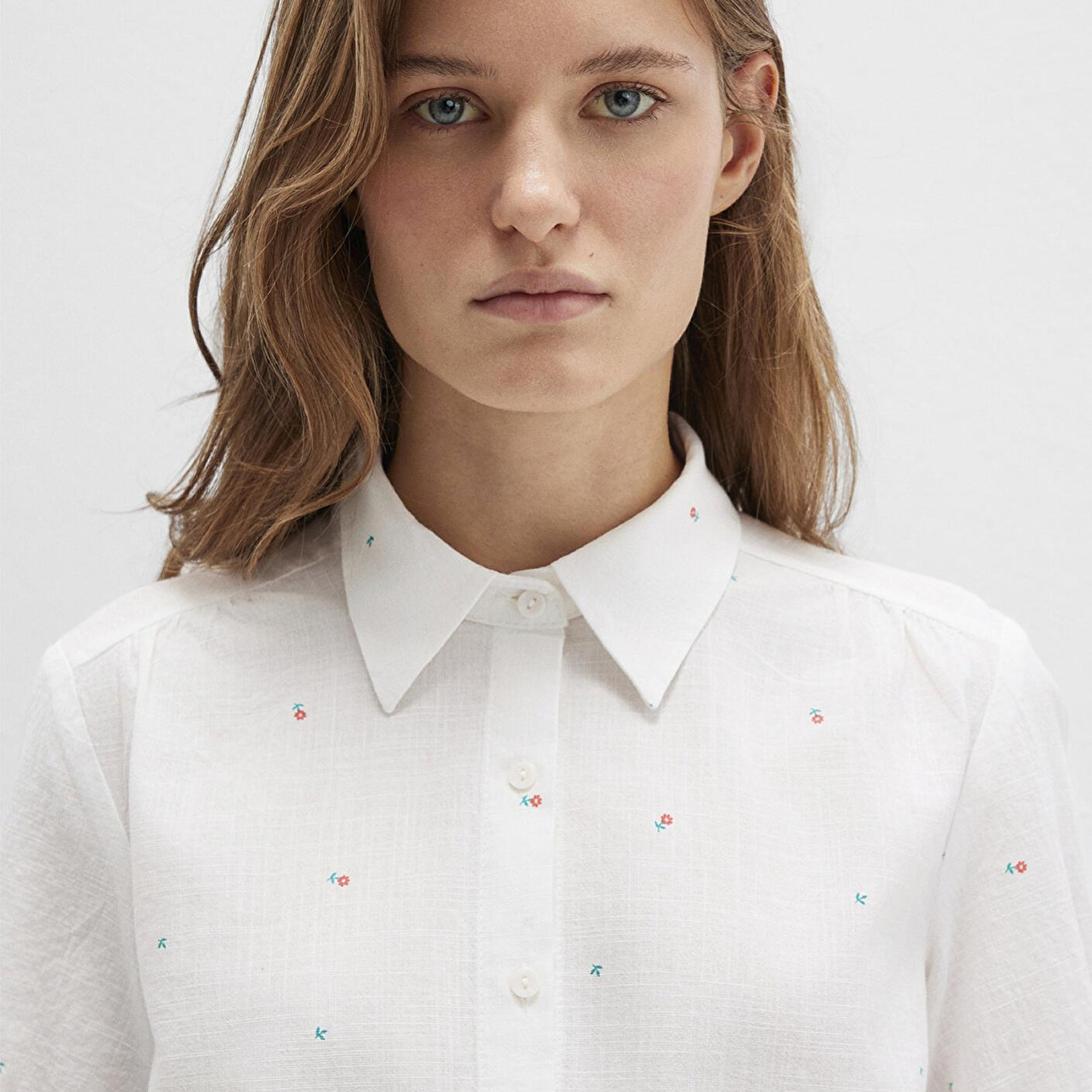 Mavi Çiçek Baskılı Ekru Gömlek Fitted / Vücuda Oturan Kesim 1210060-90701