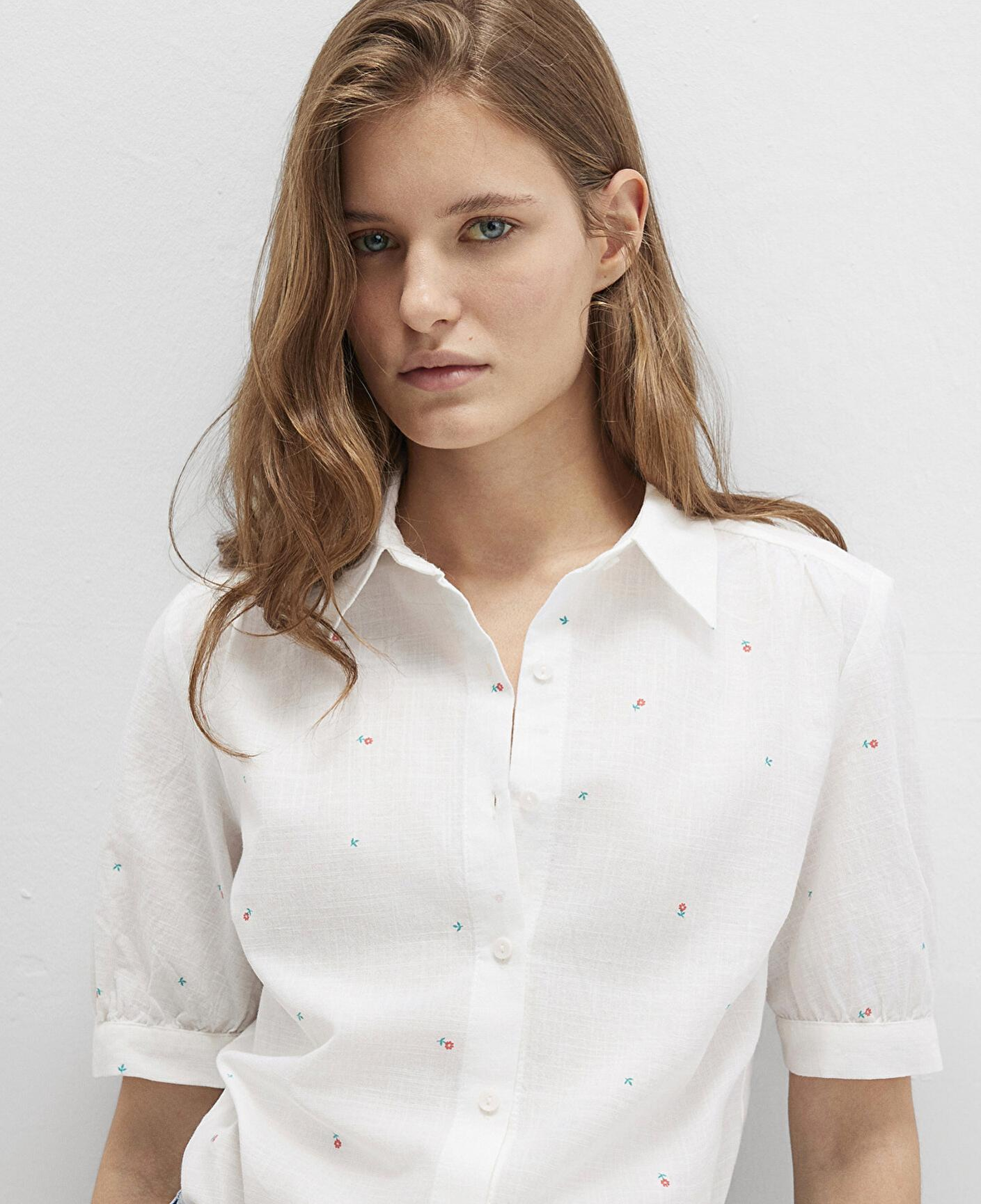 Mavi Çiçek Baskılı Ekru Gömlek Fitted / Vücuda Oturan Kesim 1210060-90701