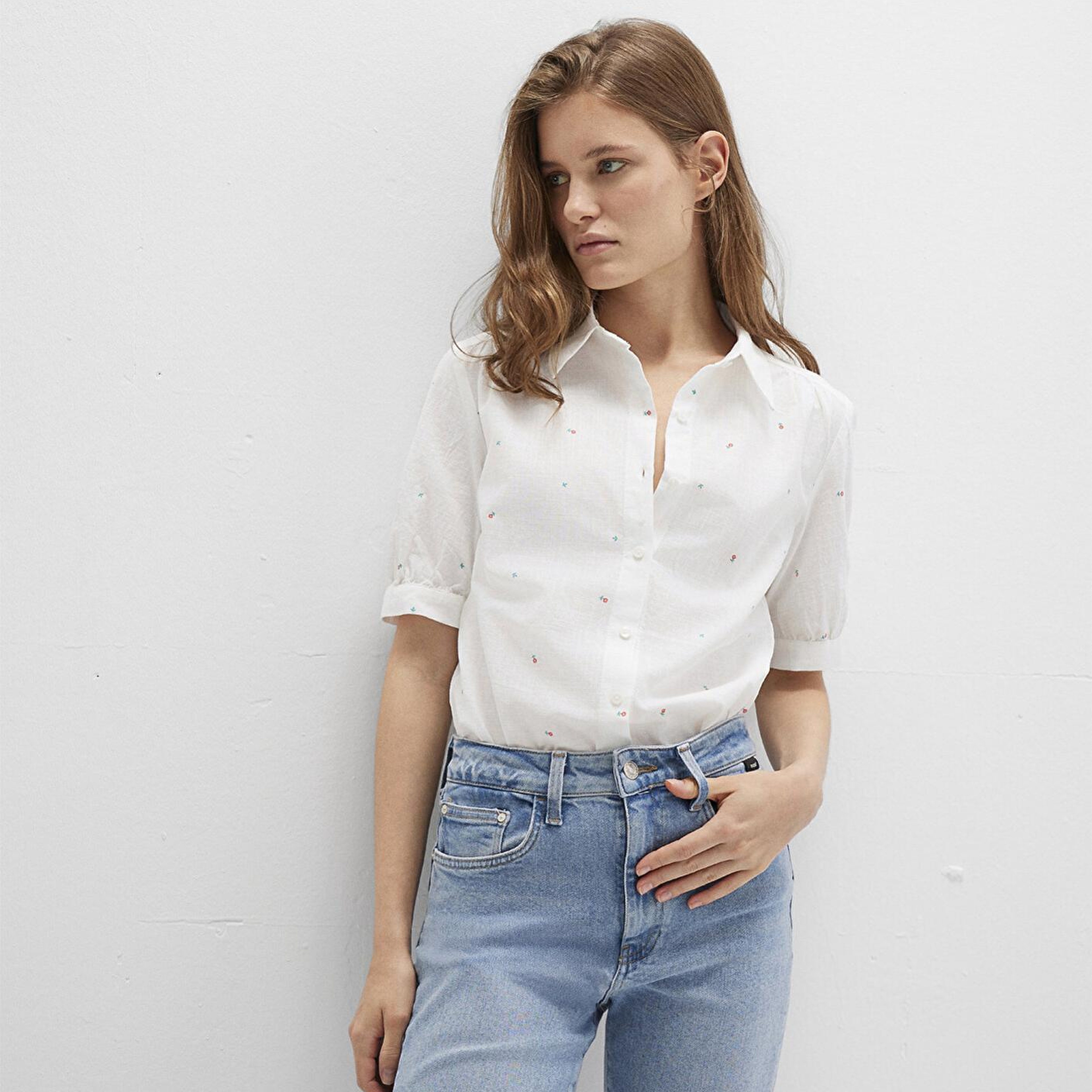 Mavi Çiçek Baskılı Ekru Gömlek Fitted / Vücuda Oturan Kesim 1210060-90701