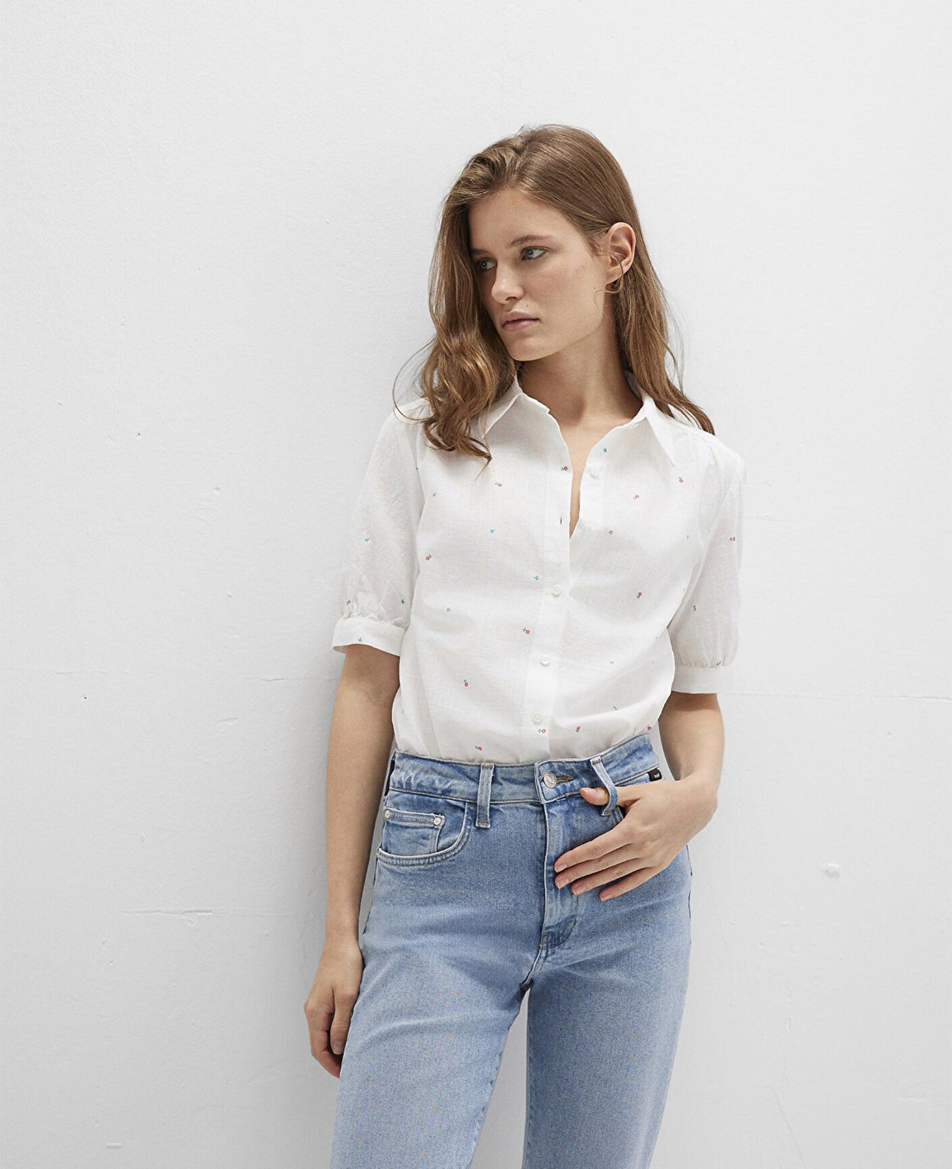 Mavi Çiçek Baskılı Ekru Gömlek Fitted / Vücuda Oturan Kesim 1210060-90701