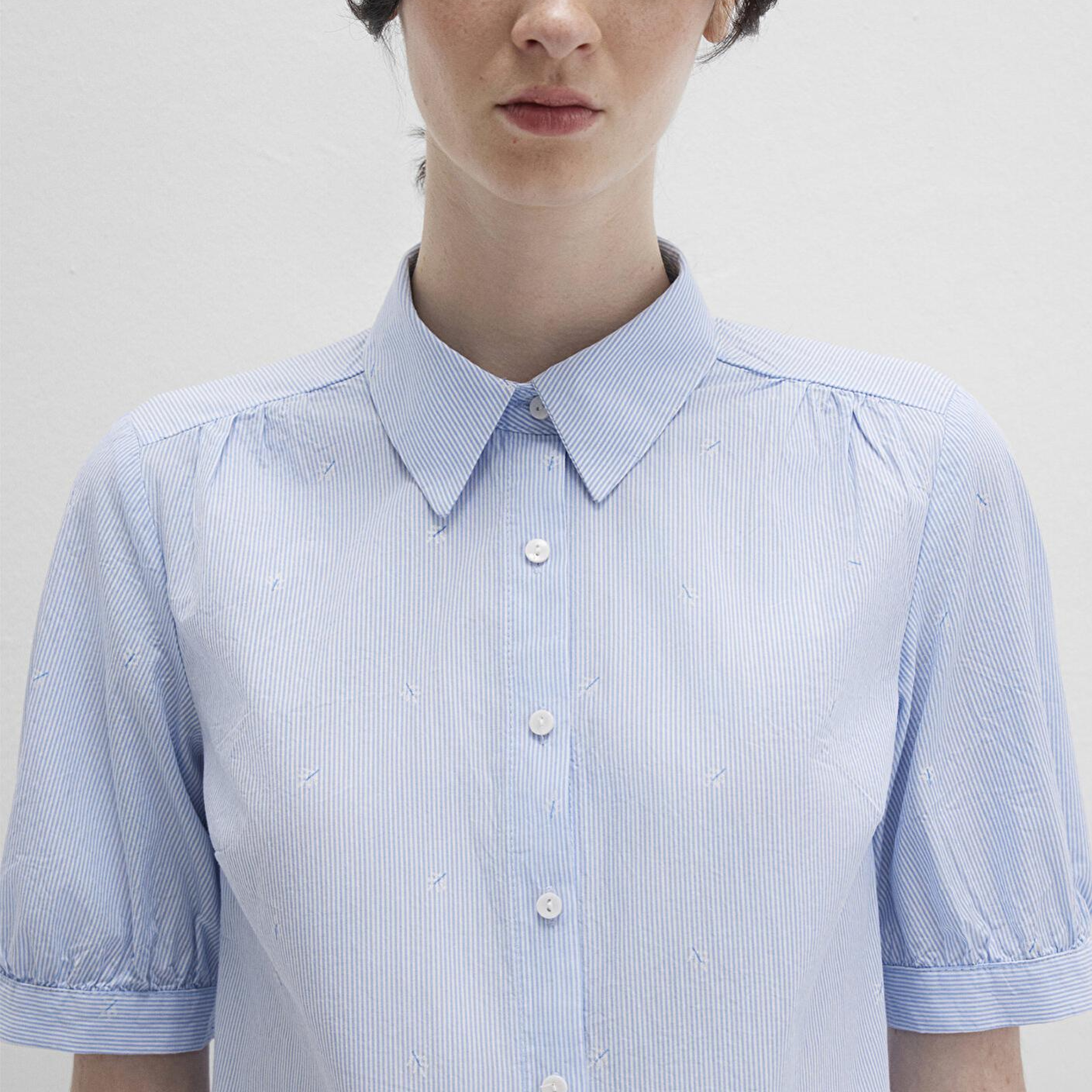 Mavi Kısa Kollu Çizgili Mavi Gömlek Fitted / Vücuda Oturan Kesim 1210060-90700