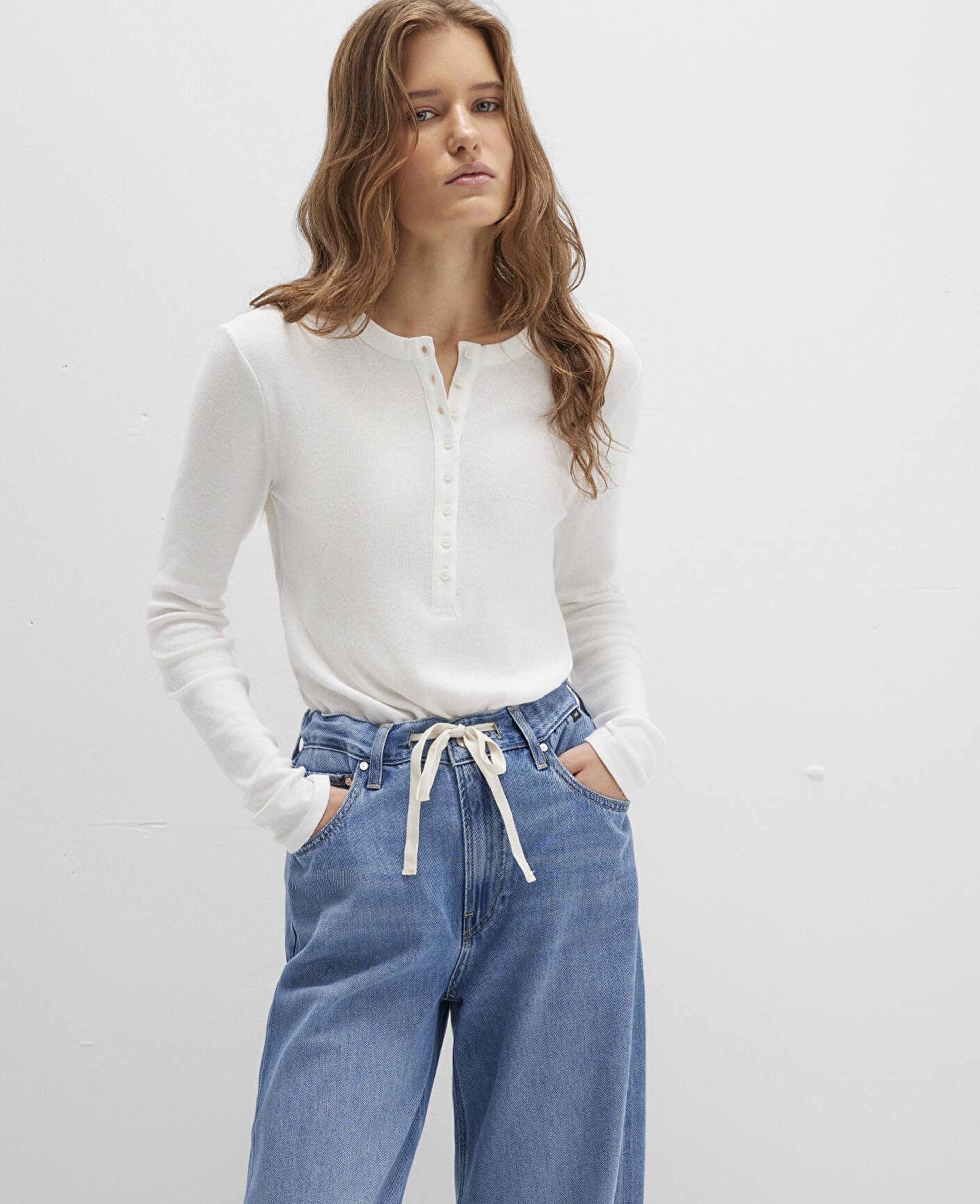 Mavi Düğme Detaylı Ekru Tişört Slim Fit / Dar Kesim 1613401-70057