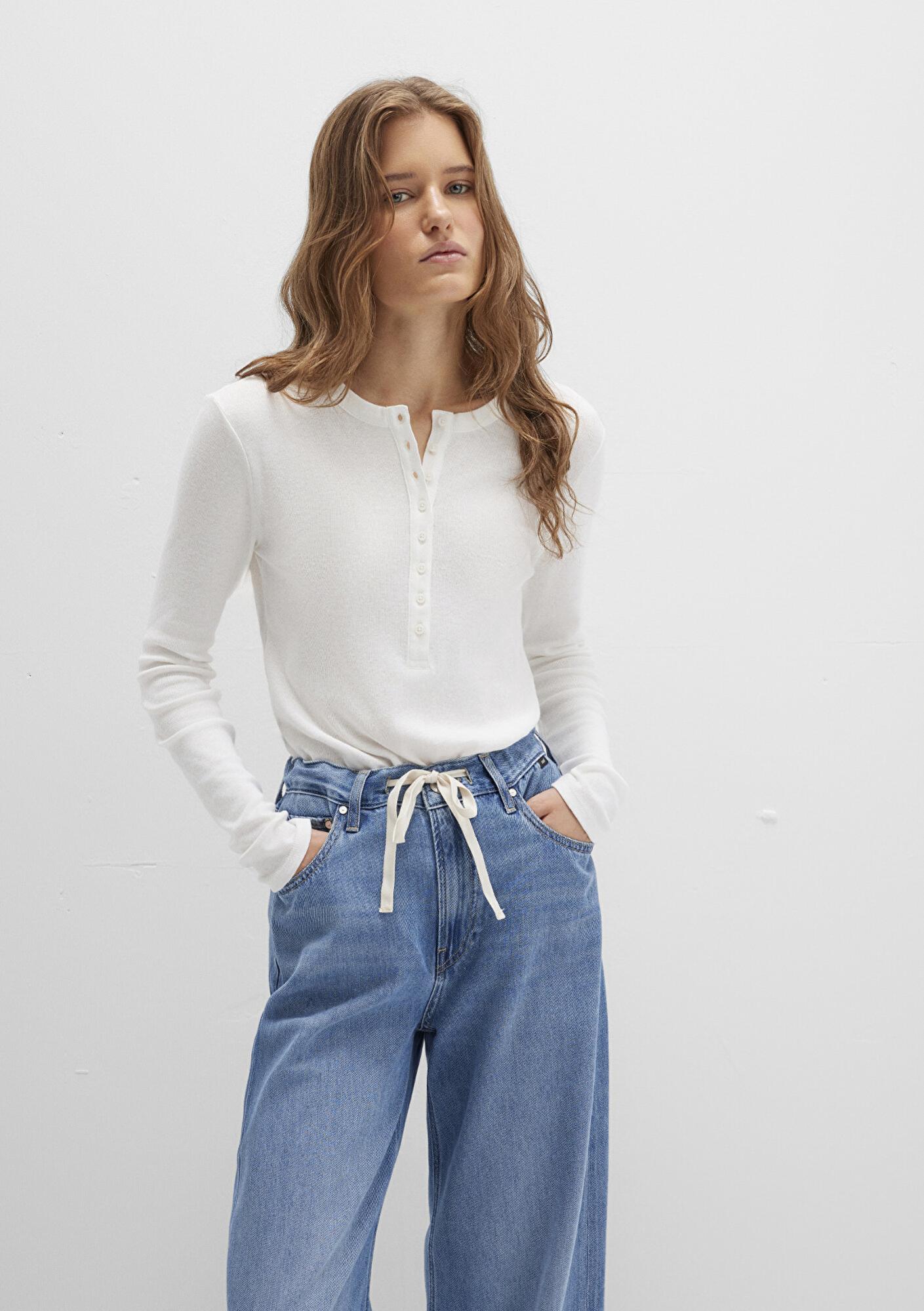 Mavi Düğme Detaylı Ekru Tişört Slim Fit / Dar Kesim 1613401-70057