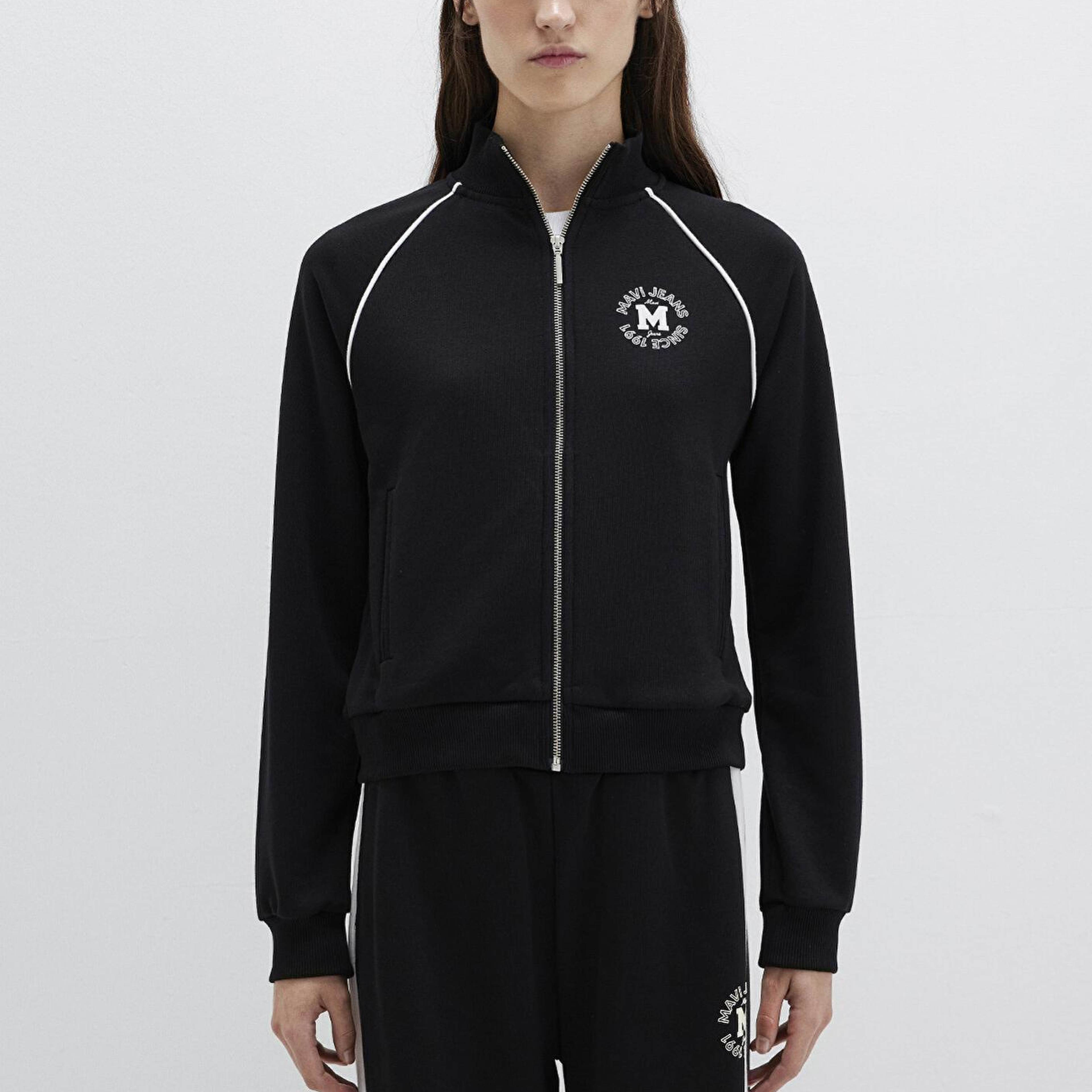 Mavi Biye Detaylı Fermuarlı Siyah Sweatshirt 1S10365-900