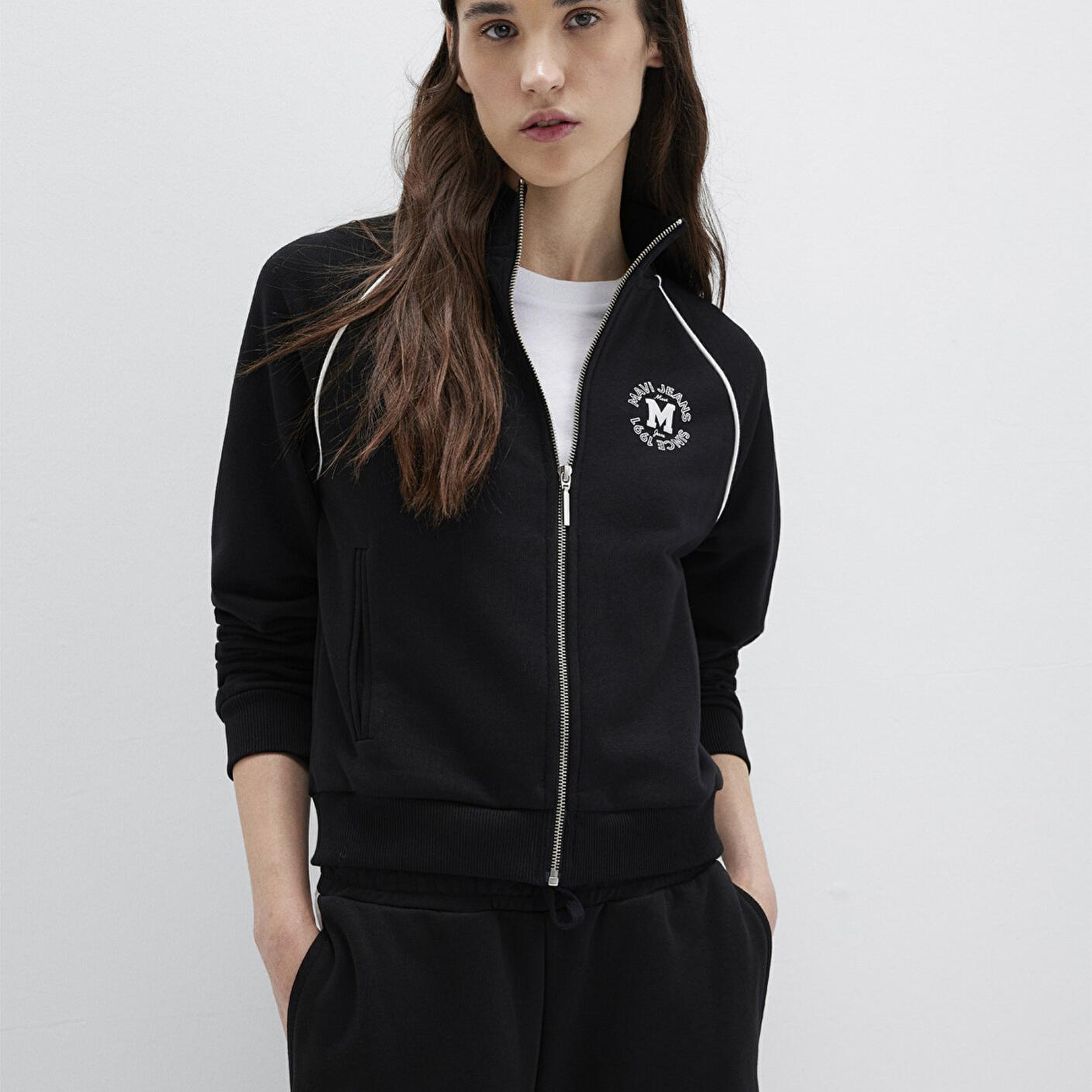 Mavi Biye Detaylı Fermuarlı Siyah Sweatshirt 1S10365-900