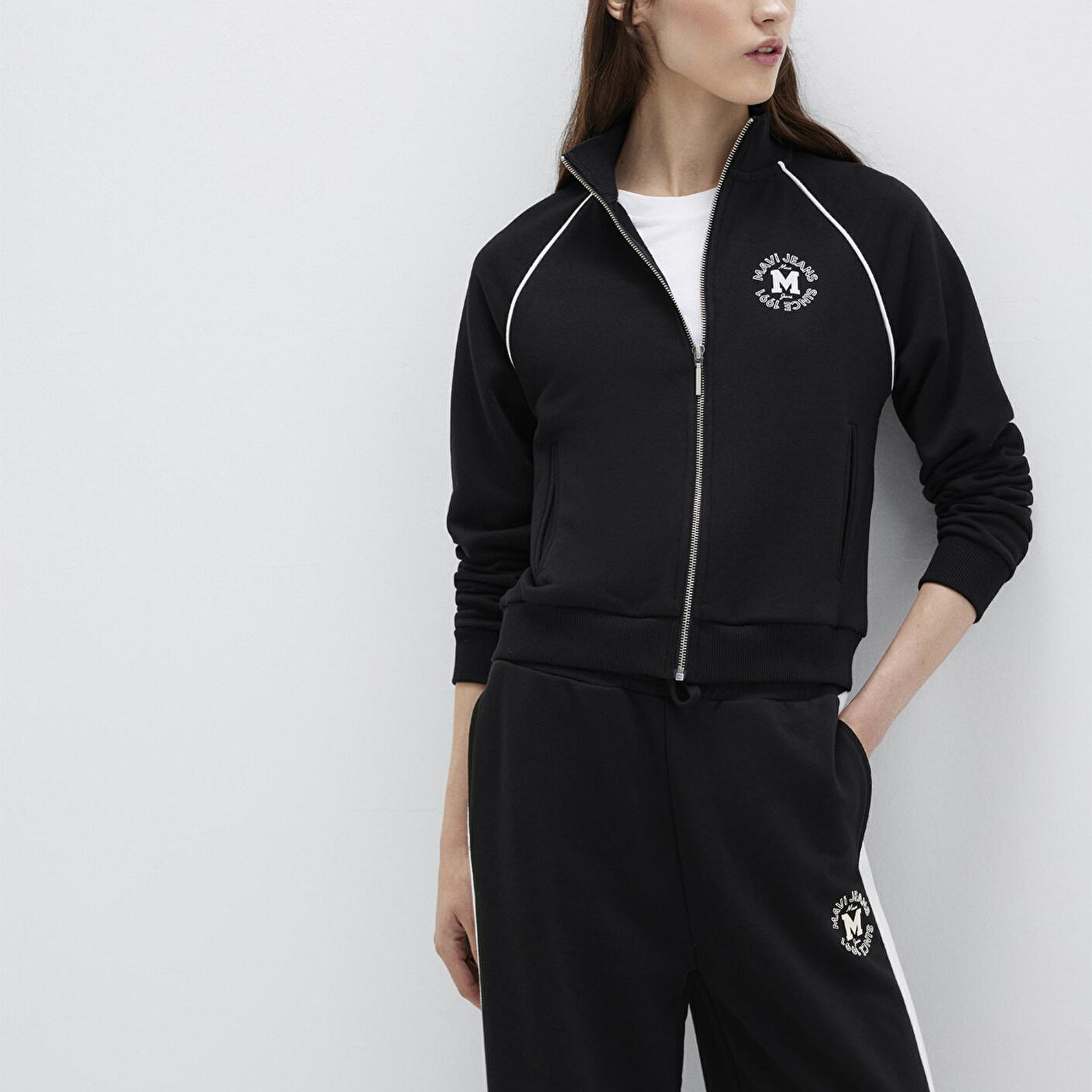 Mavi Biye Detaylı Fermuarlı Siyah Sweatshirt 1S10365-900