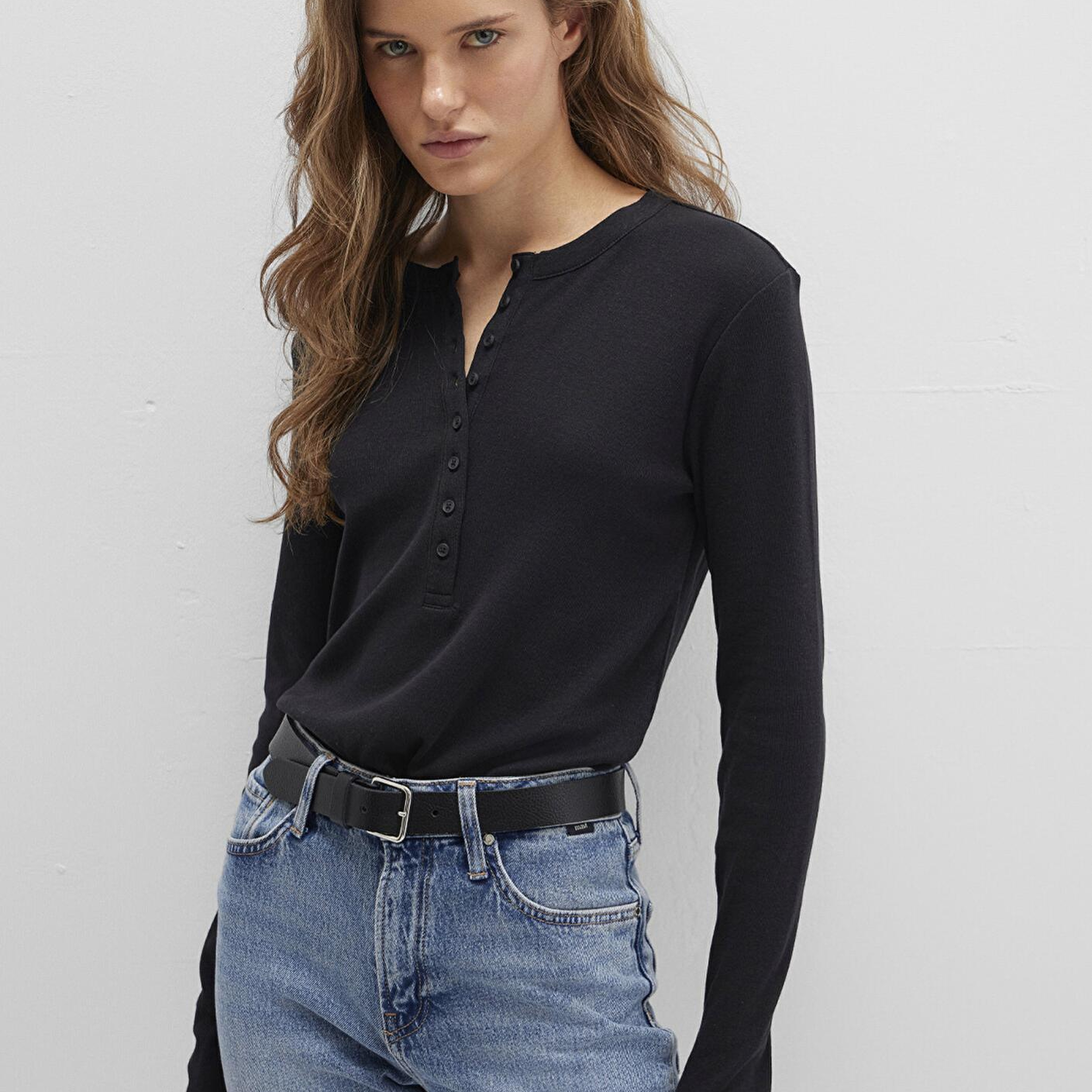 Mavi Düğme Detaylı Siyah Tişört Slim Fit / Dar Kesim 1613401-900