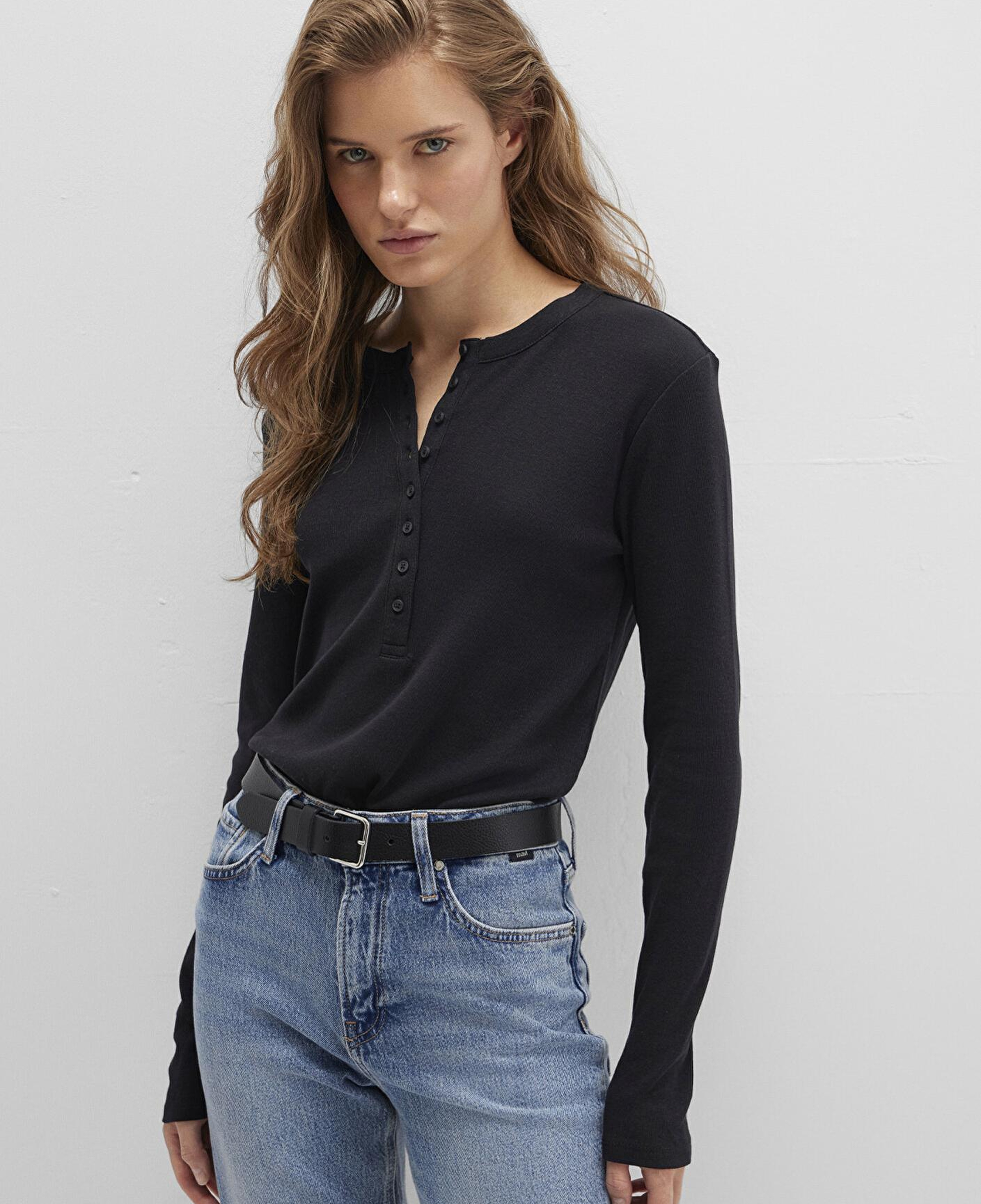 Mavi Düğme Detaylı Siyah Tişört Slim Fit / Dar Kesim 1613401-900