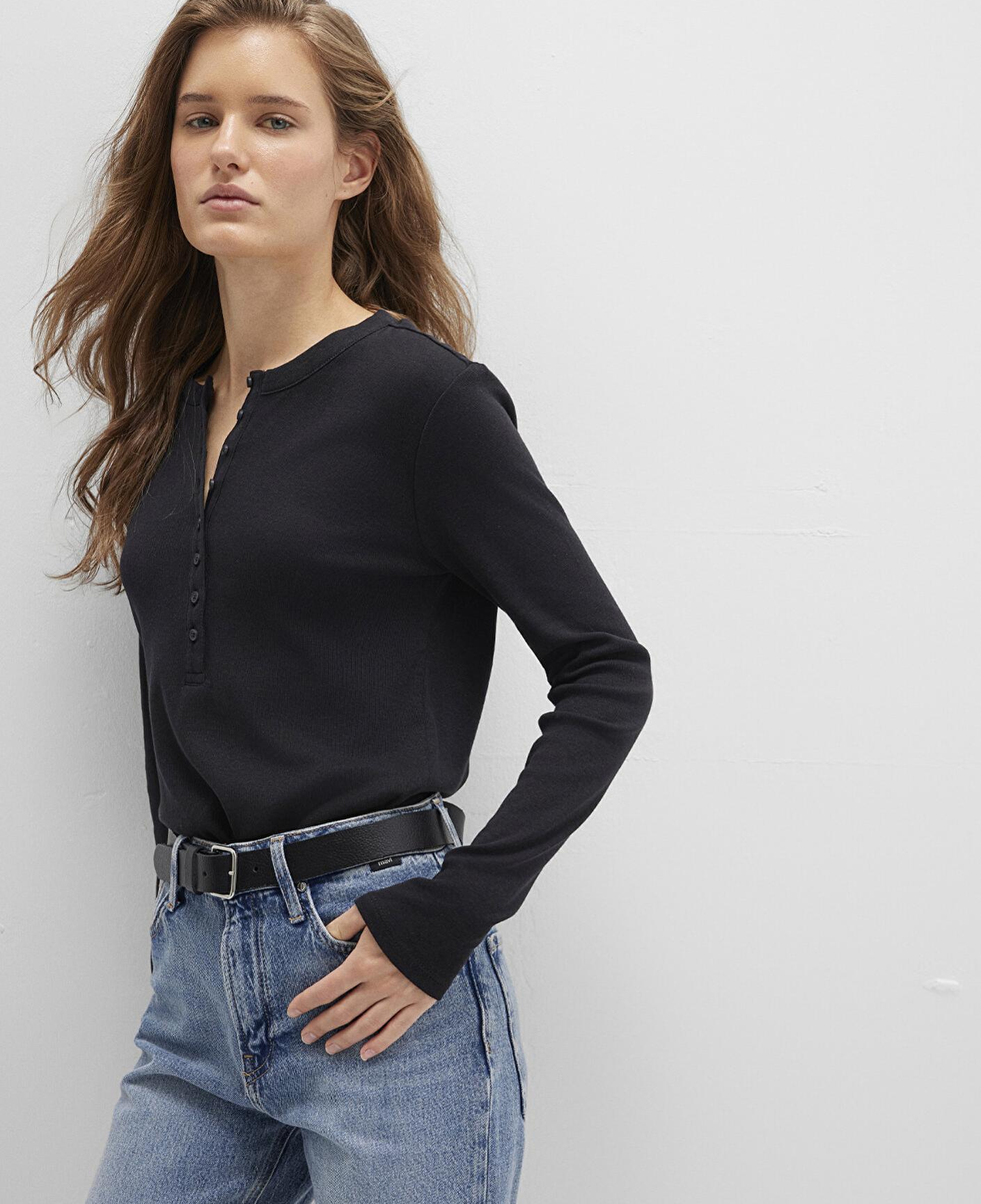 Mavi Düğme Detaylı Siyah Tişört Slim Fit / Dar Kesim 1613401-900