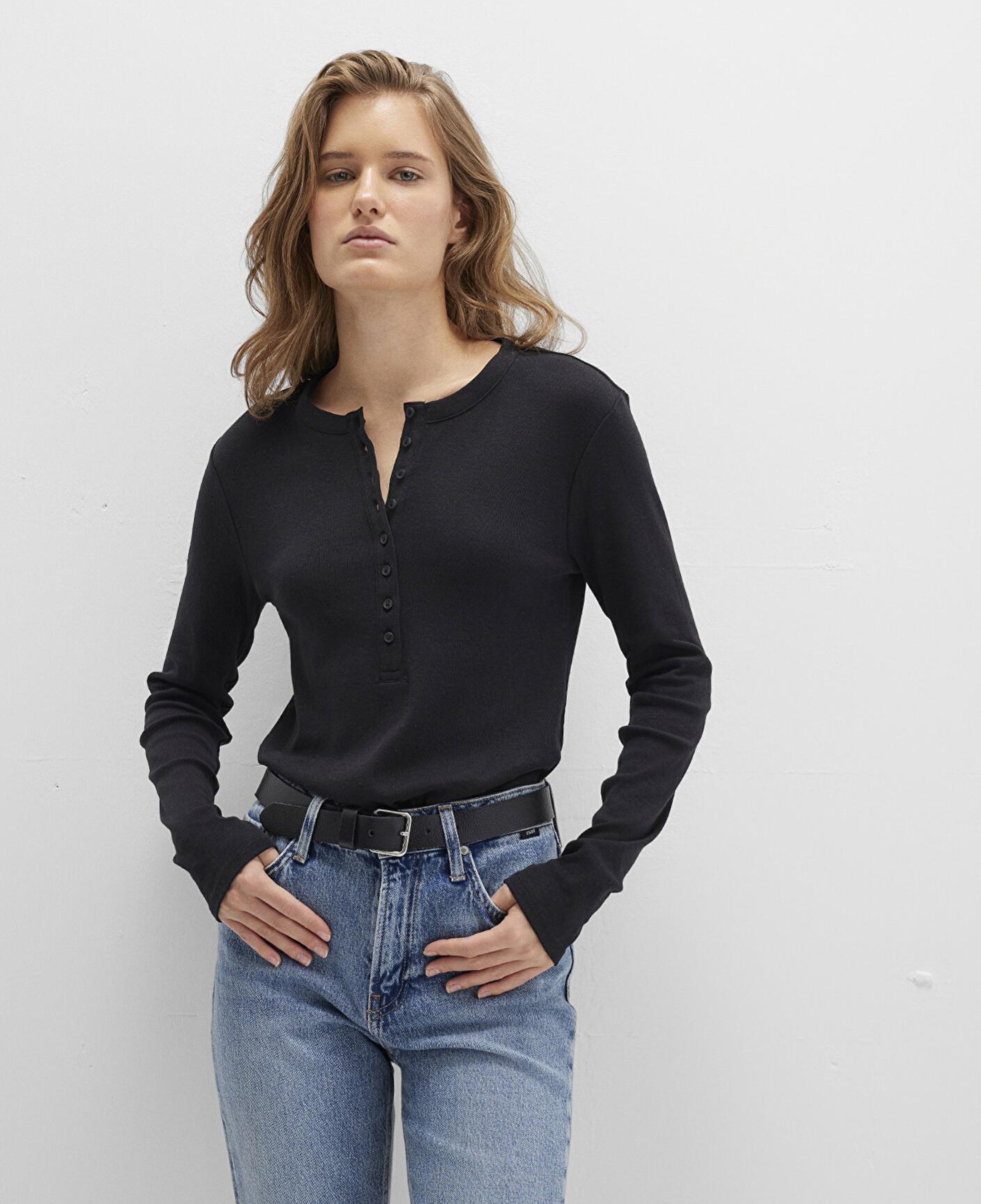 Mavi Düğme Detaylı Siyah Tişört Slim Fit / Dar Kesim 1613401-900