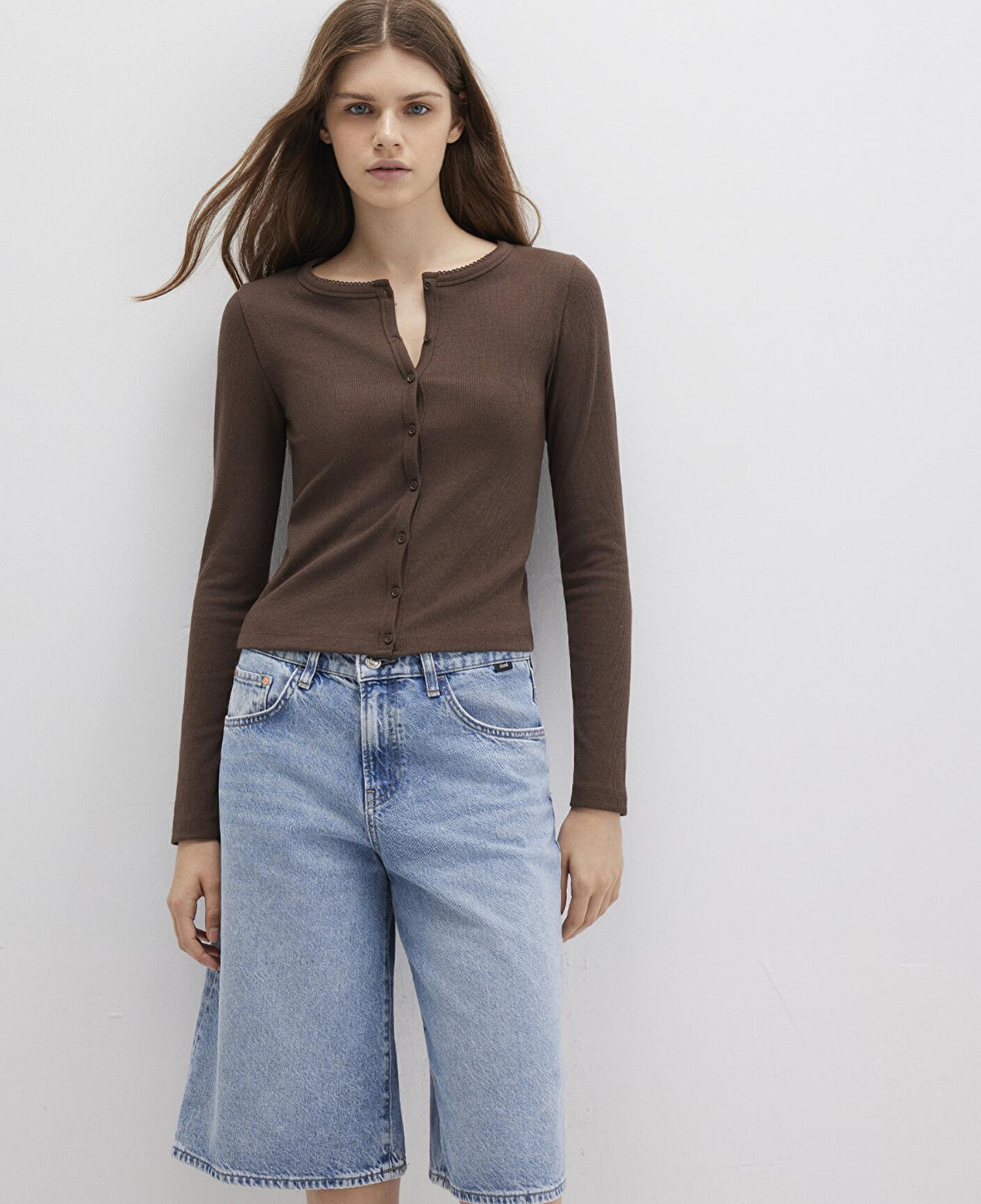 Mavi Düğme Detaylı Kahverengi Uzun Kollu Tişört Fitted / Vücuda Oturan Kesim 1613330-88067