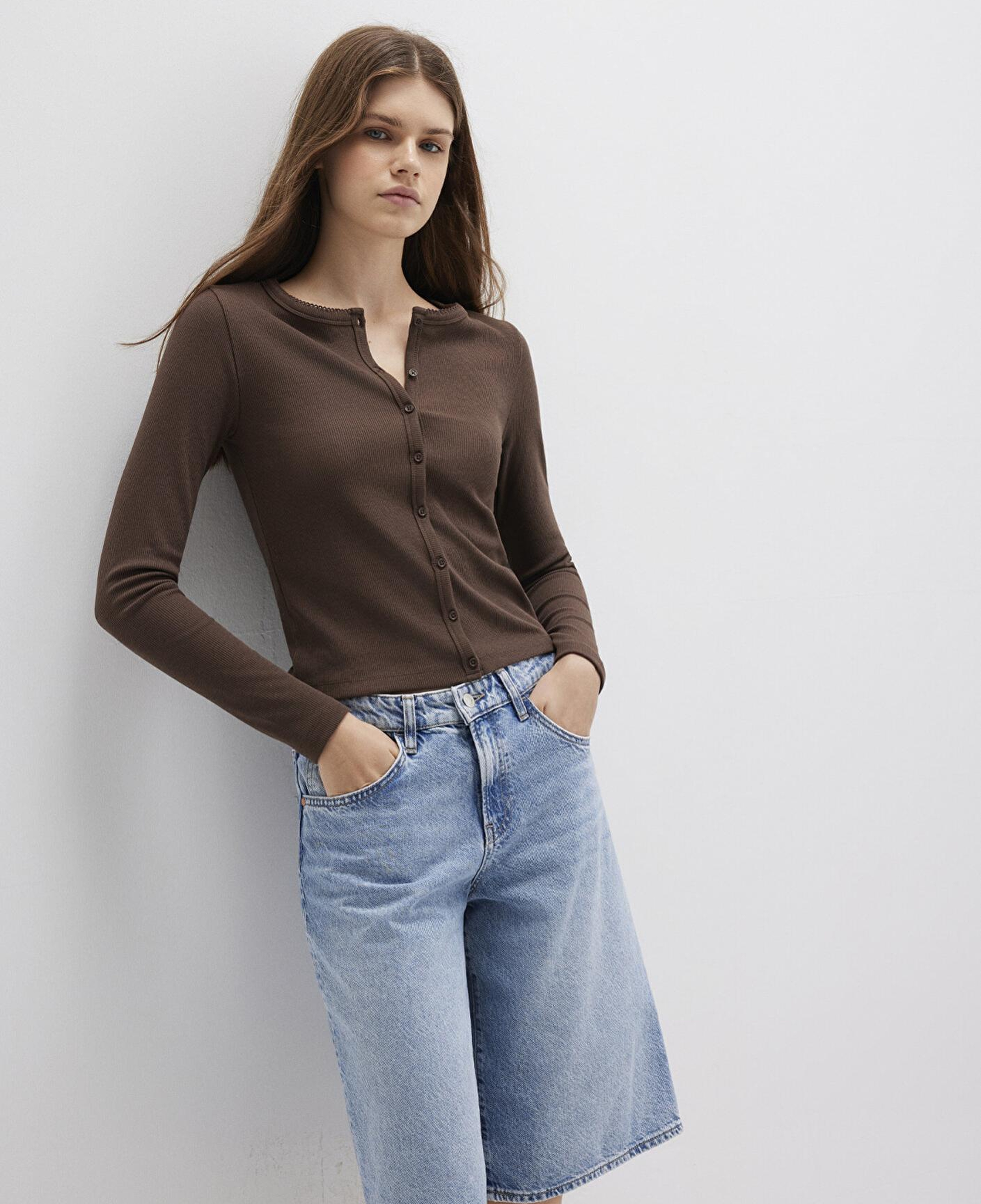 Mavi Düğme Detaylı Kahverengi Uzun Kollu Tişört Fitted / Vücuda Oturan Kesim 1613330-88067