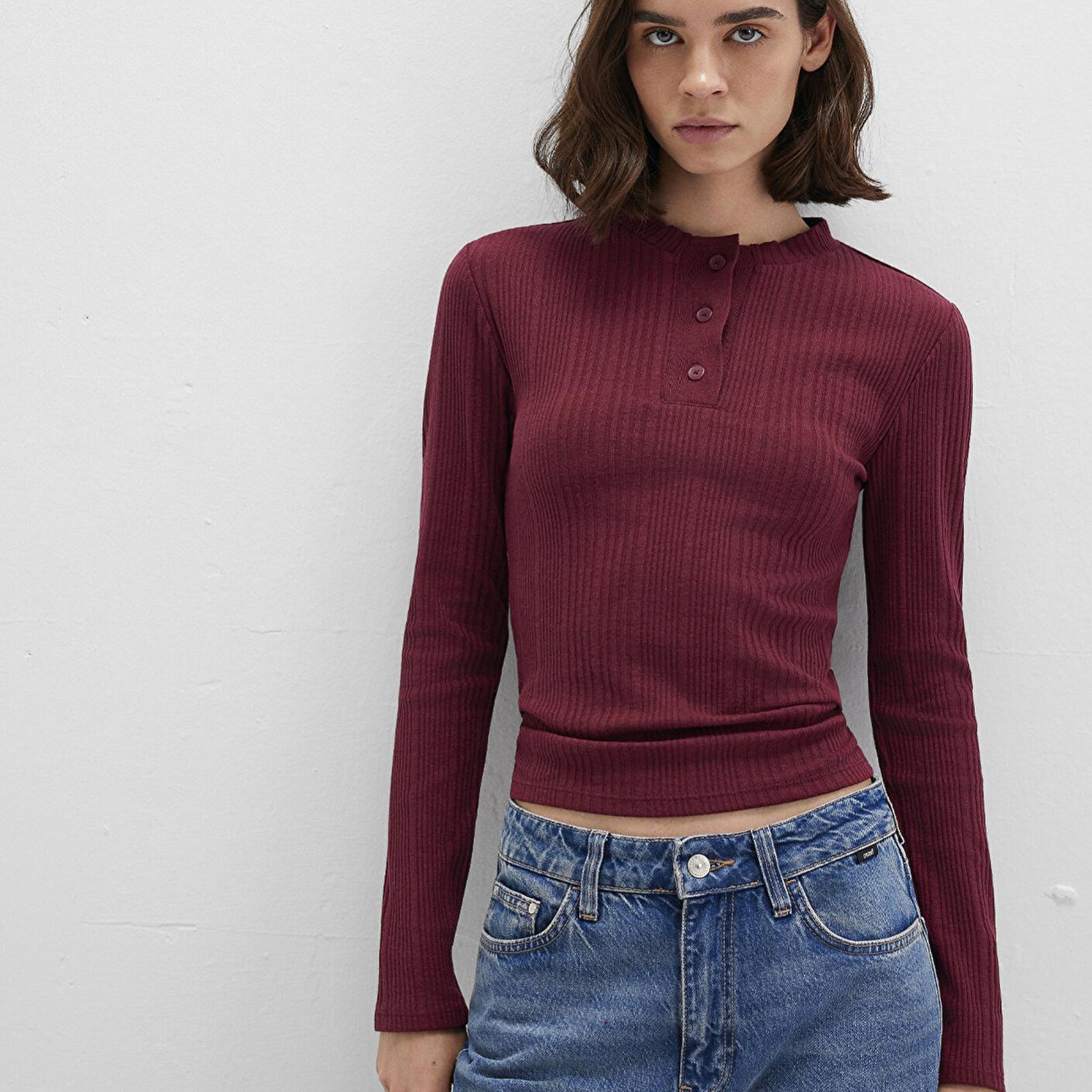 Mavi Düğme Detaylı Bordo Tişört Fitted / Vücuda Oturan Kesim 1613374-70427