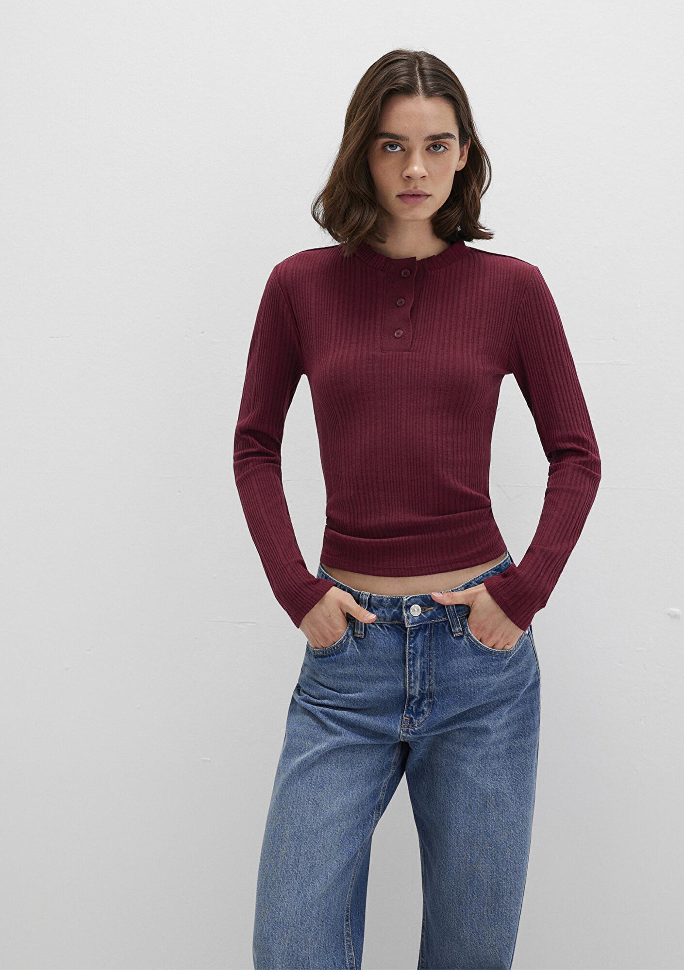 Mavi Düğme Detaylı Bordo Tişört Fitted / Vücuda Oturan Kesim 1613374-70427