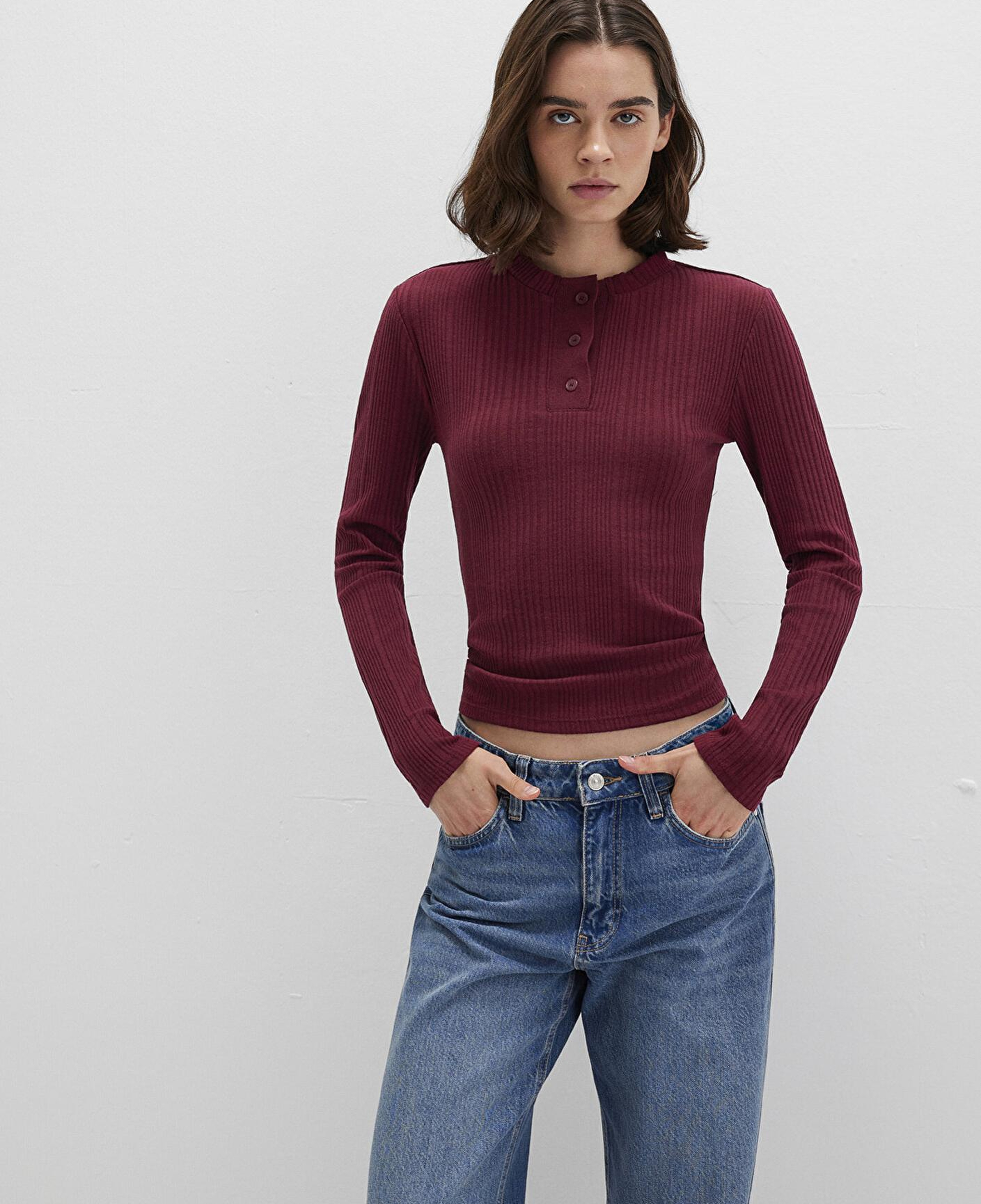 Mavi Düğme Detaylı Bordo Tişört Fitted / Vücuda Oturan Kesim 1613374-70427