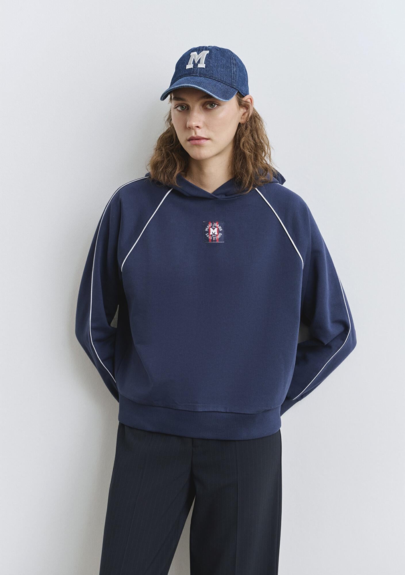 Mavi Biye Detaylı Kapüşonlu Lacivert Sweatshirt 1S10362-87518