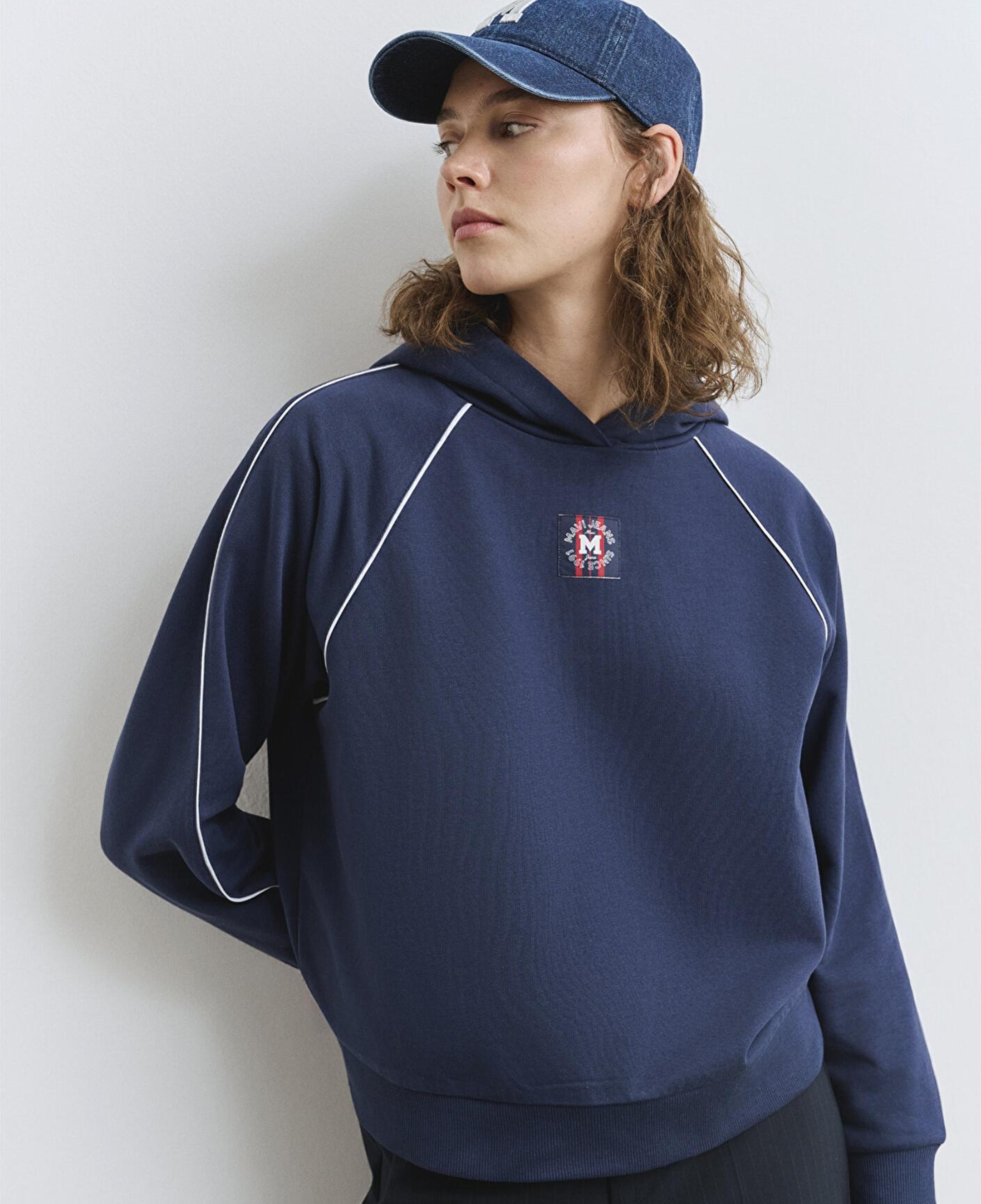 Mavi Biye Detaylı Kapüşonlu Lacivert Sweatshirt 1S10362-87518