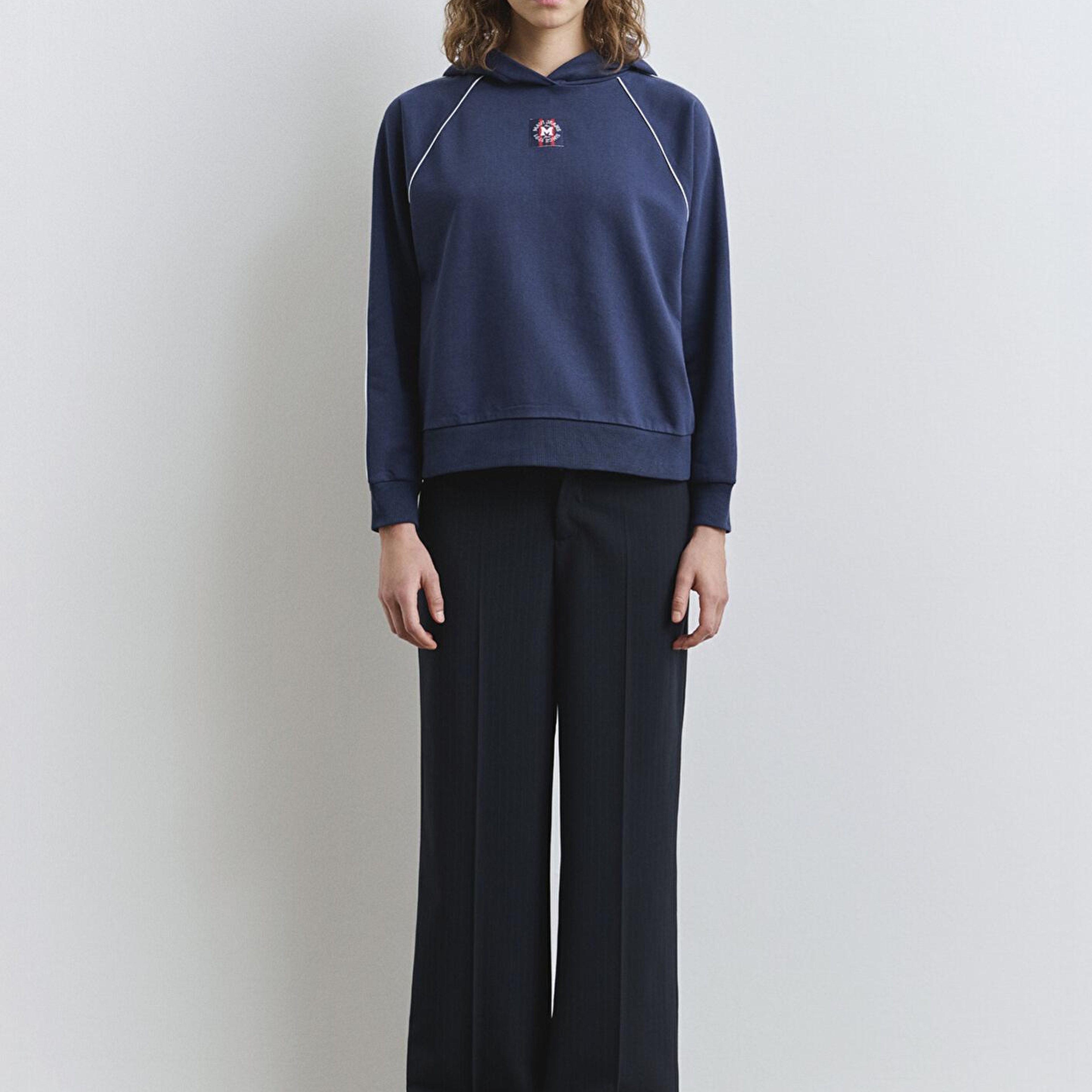 Mavi Biye Detaylı Kapüşonlu Lacivert Sweatshirt 1S10362-87518