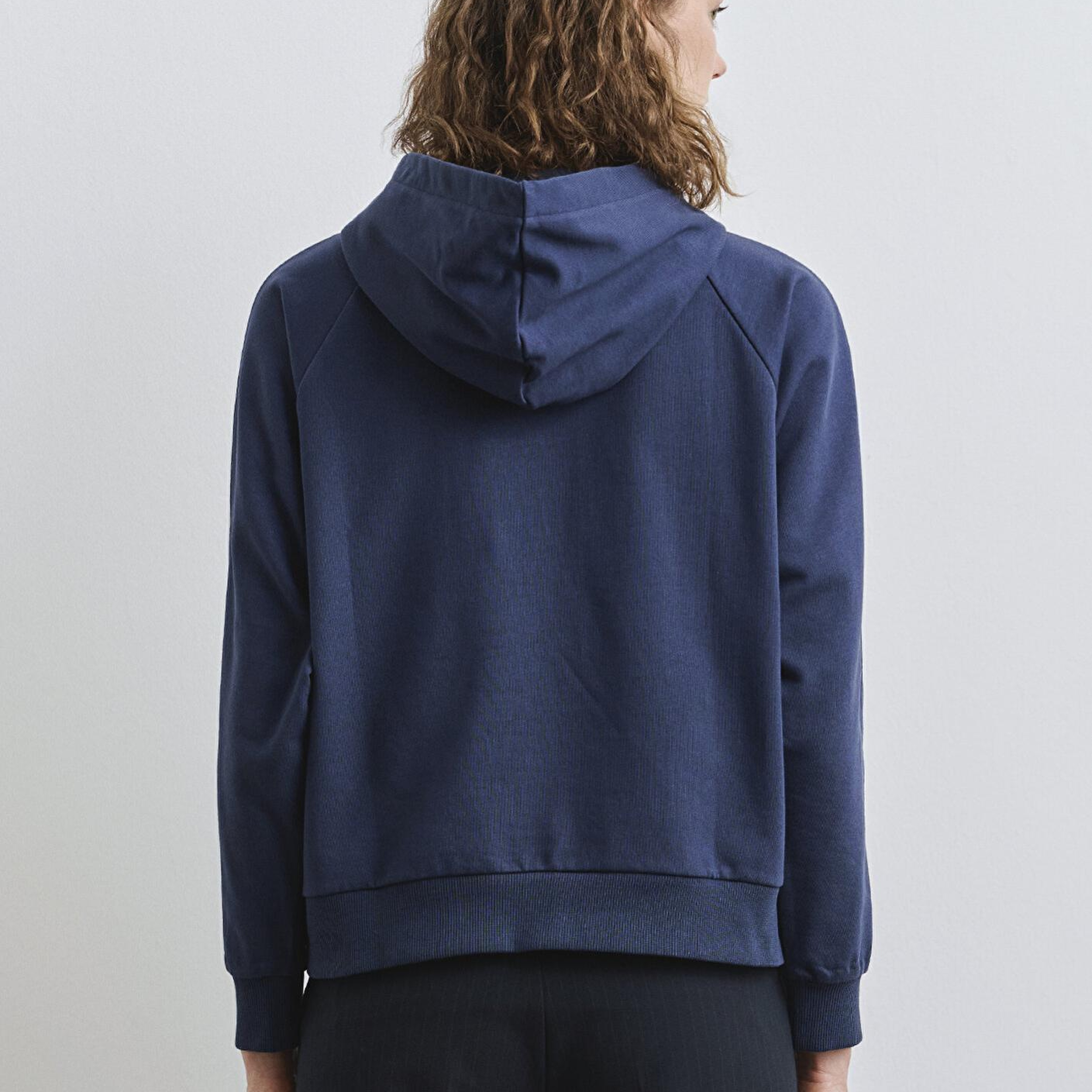 Mavi Biye Detaylı Kapüşonlu Lacivert Sweatshirt 1S10362-87518