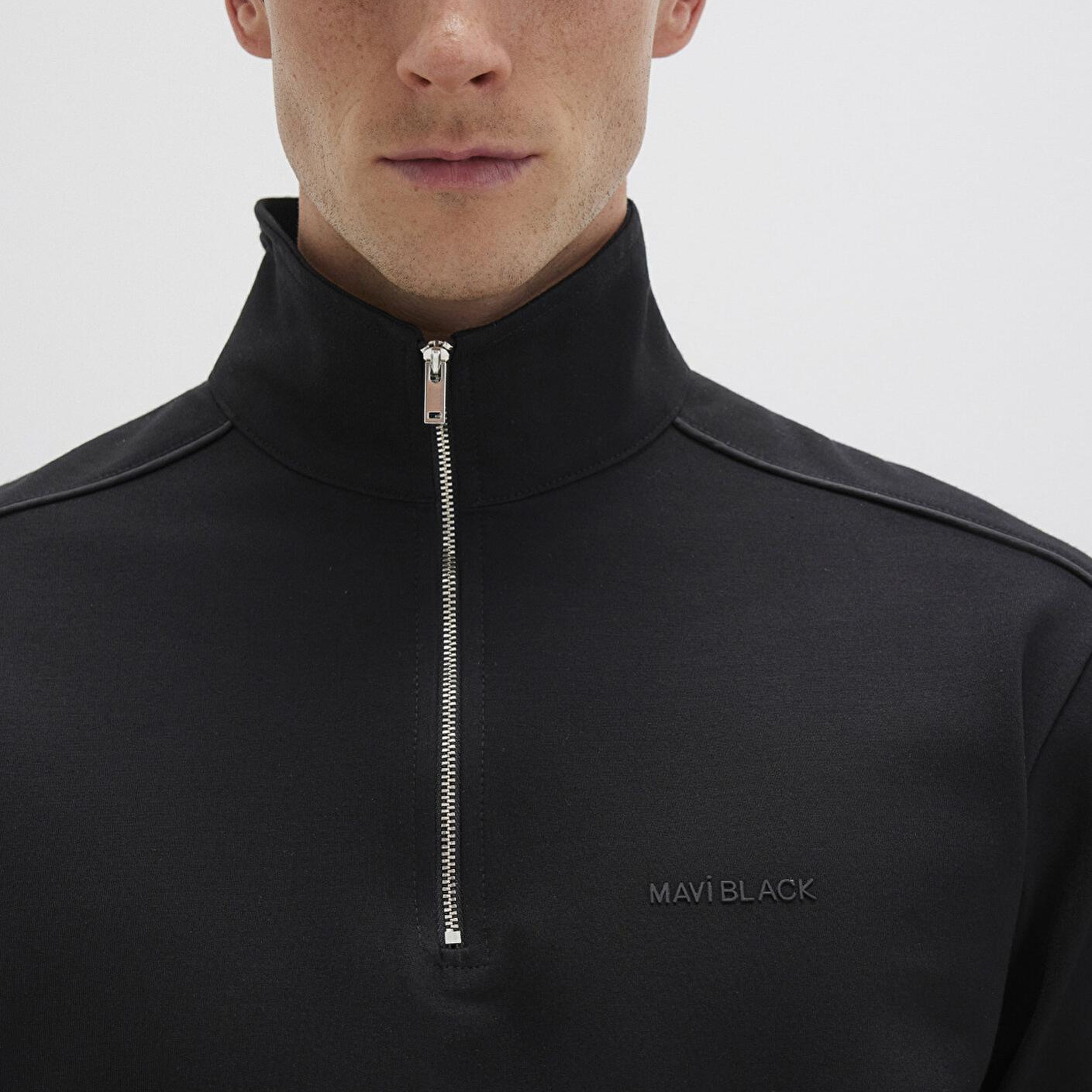 Mavi Yarı Fermuarlı Siyah Sweatshirt 0S10387-900