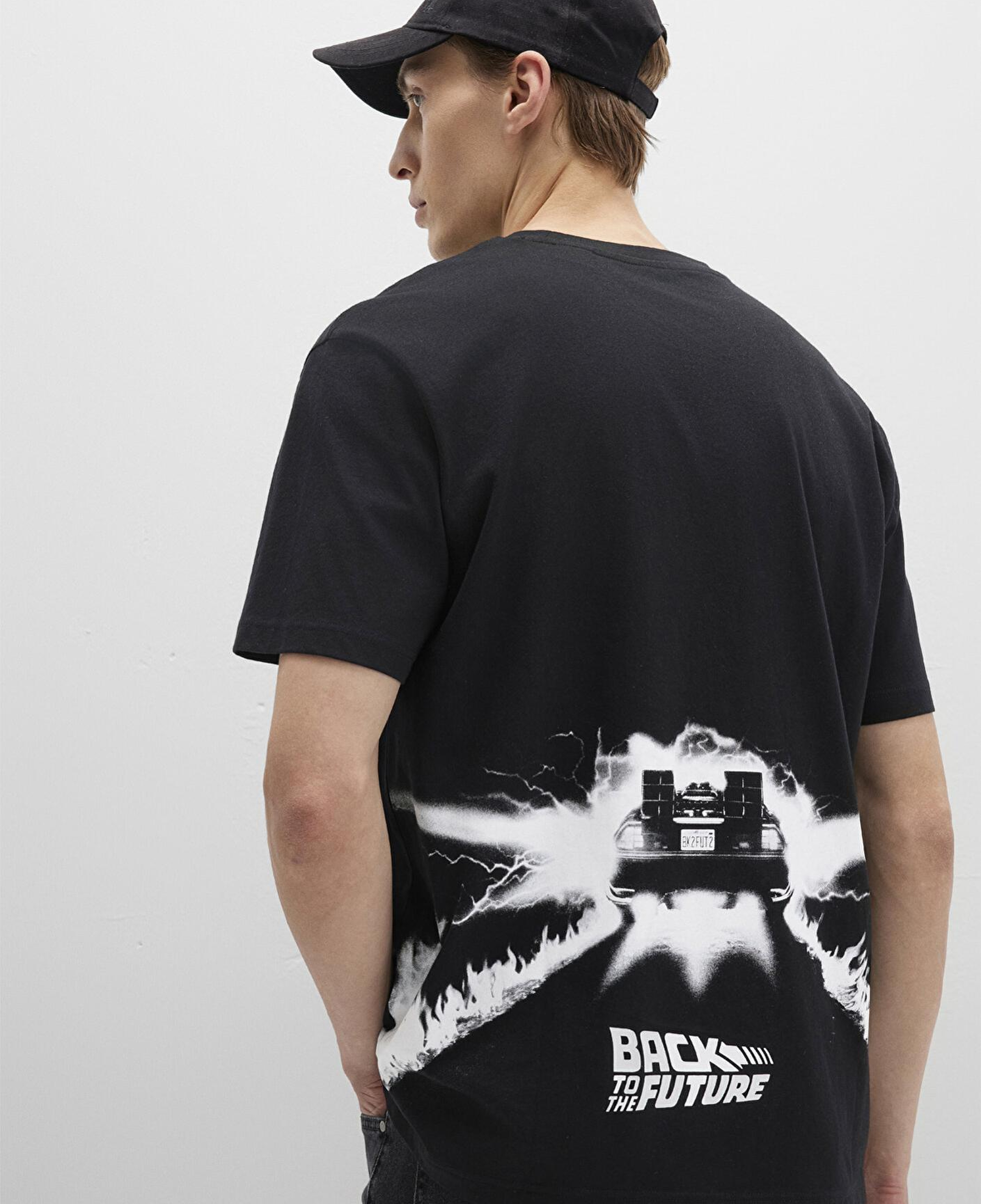 Mavi Back to the Future Baskılı Siyah Tişört Loose Fit / Bol Rahat Kesim 0612924-900