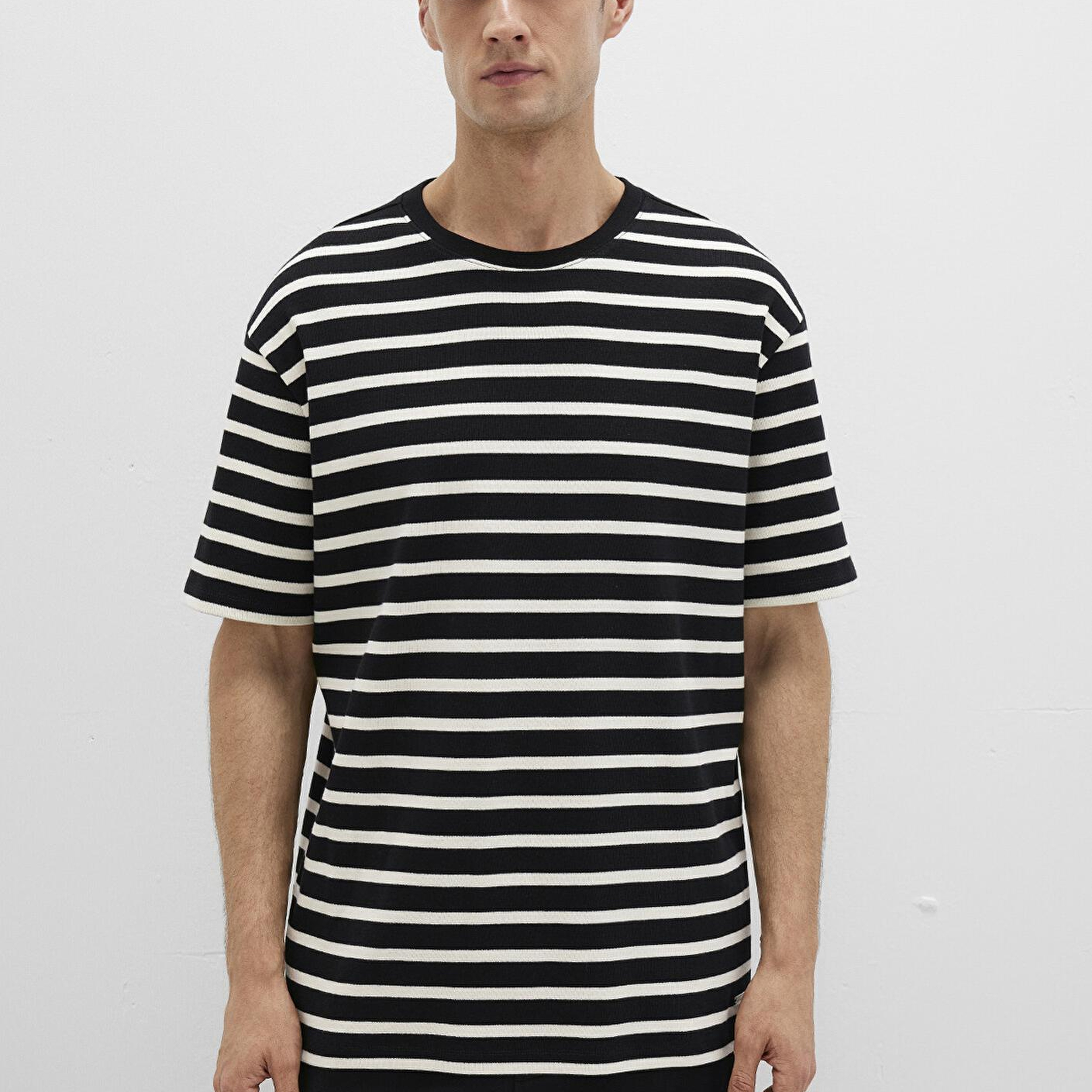 Mavi Mavi Black Ekru Çizgili Siyah Tişört Loose Fit / Bol Rahat Kesim 0612860-70057