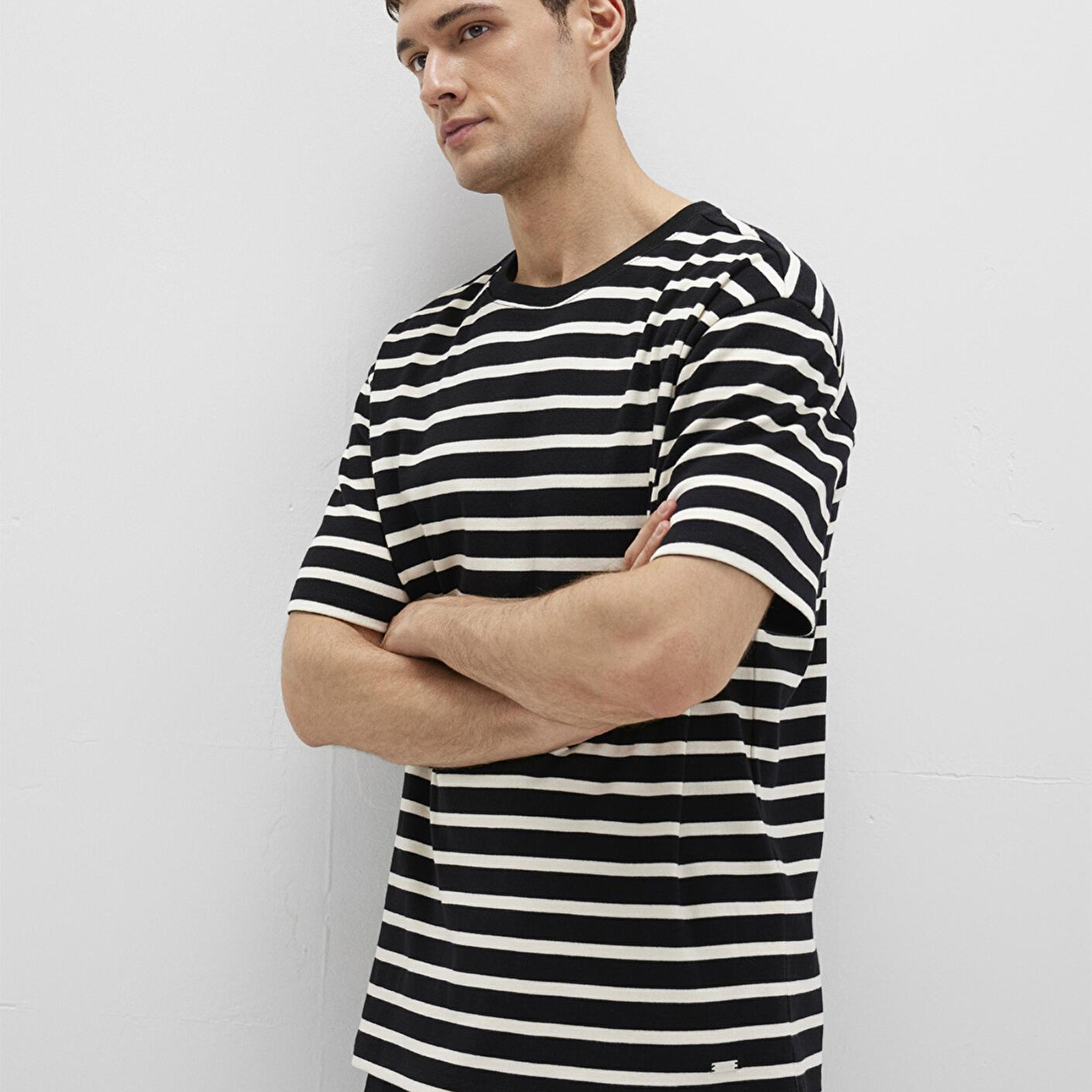 Mavi Mavi Black Ekru Çizgili Siyah Tişört Loose Fit / Bol Rahat Kesim 0612860-70057