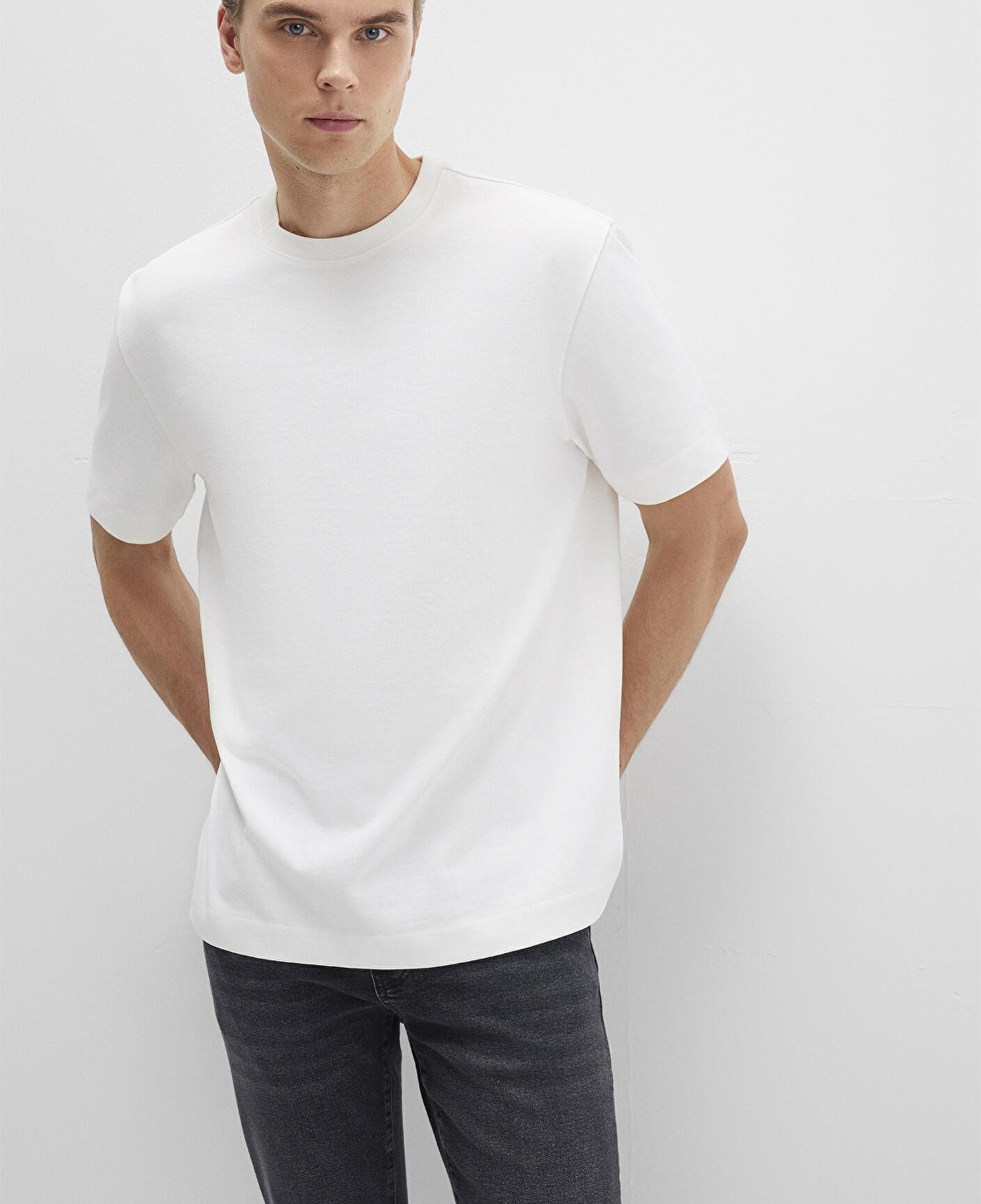 Mavi Bisiklet Yaka Ekru Basic Tişört Loose Fit / Bol Rahat Kesim 0612864-70057