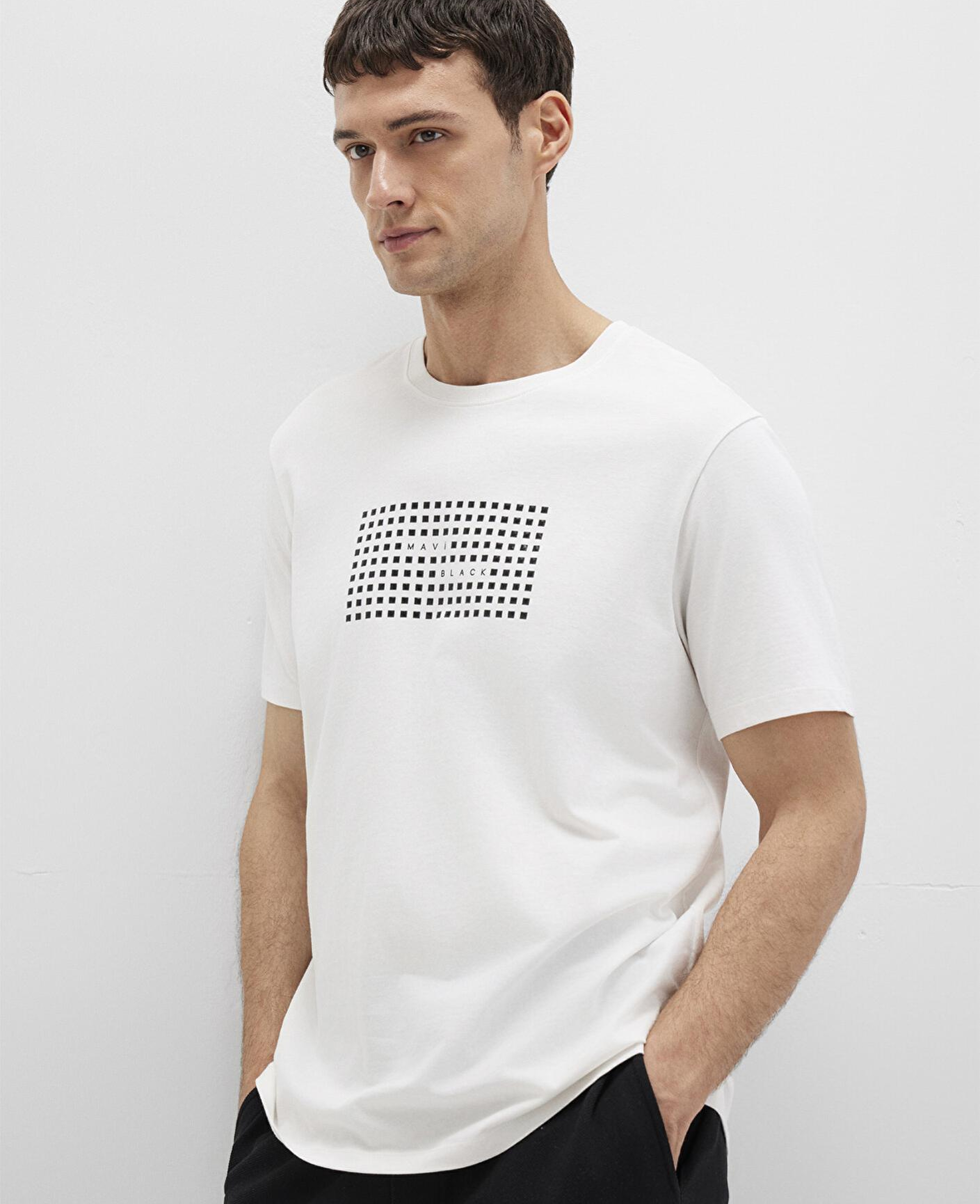 Mavi Mavi Black Baskılı Ekru Tişört Regular Fit / Normal Kesim 0612866-70057