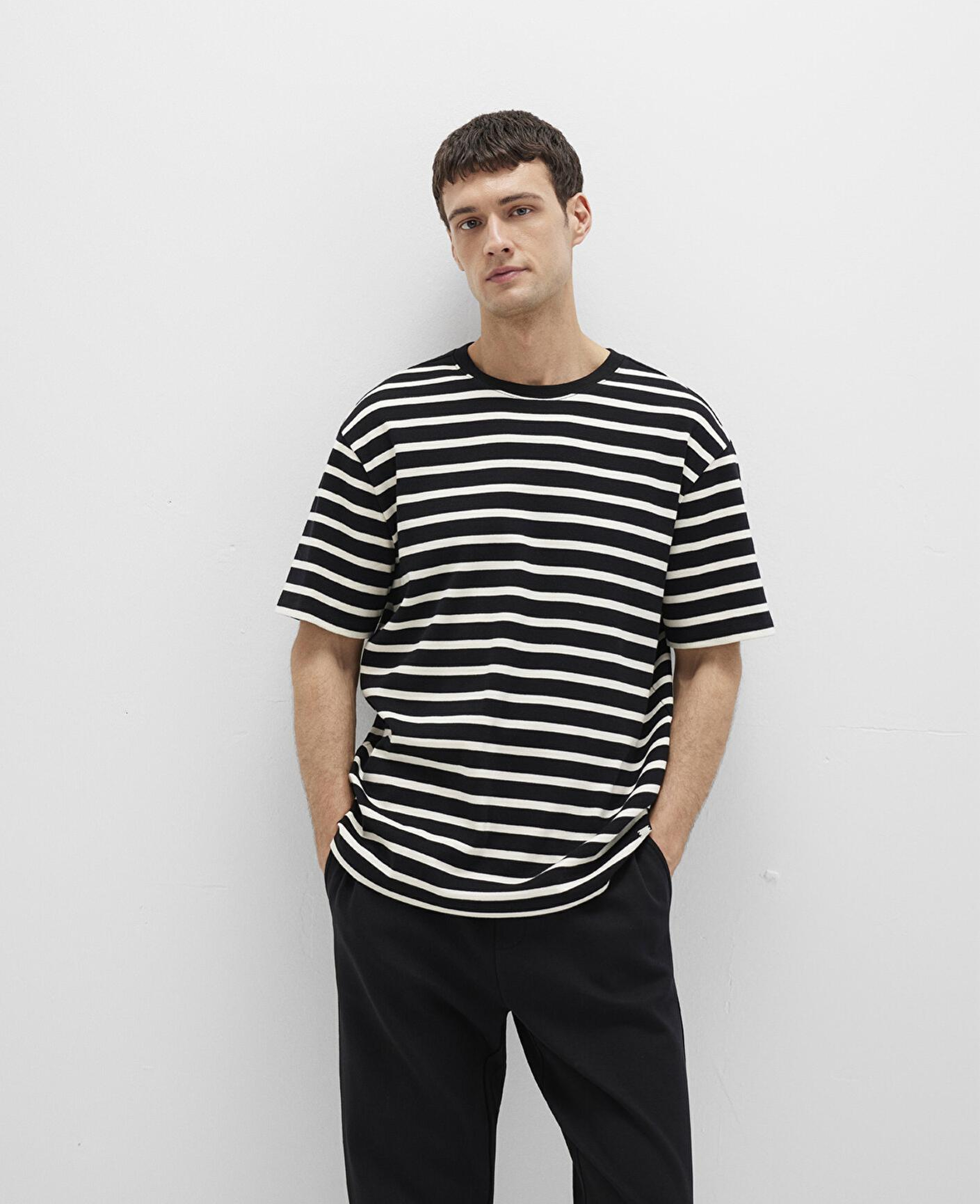 Mavi Mavi Black Ekru Çizgili Siyah Tişört Loose Fit / Bol Rahat Kesim 0612860-70057