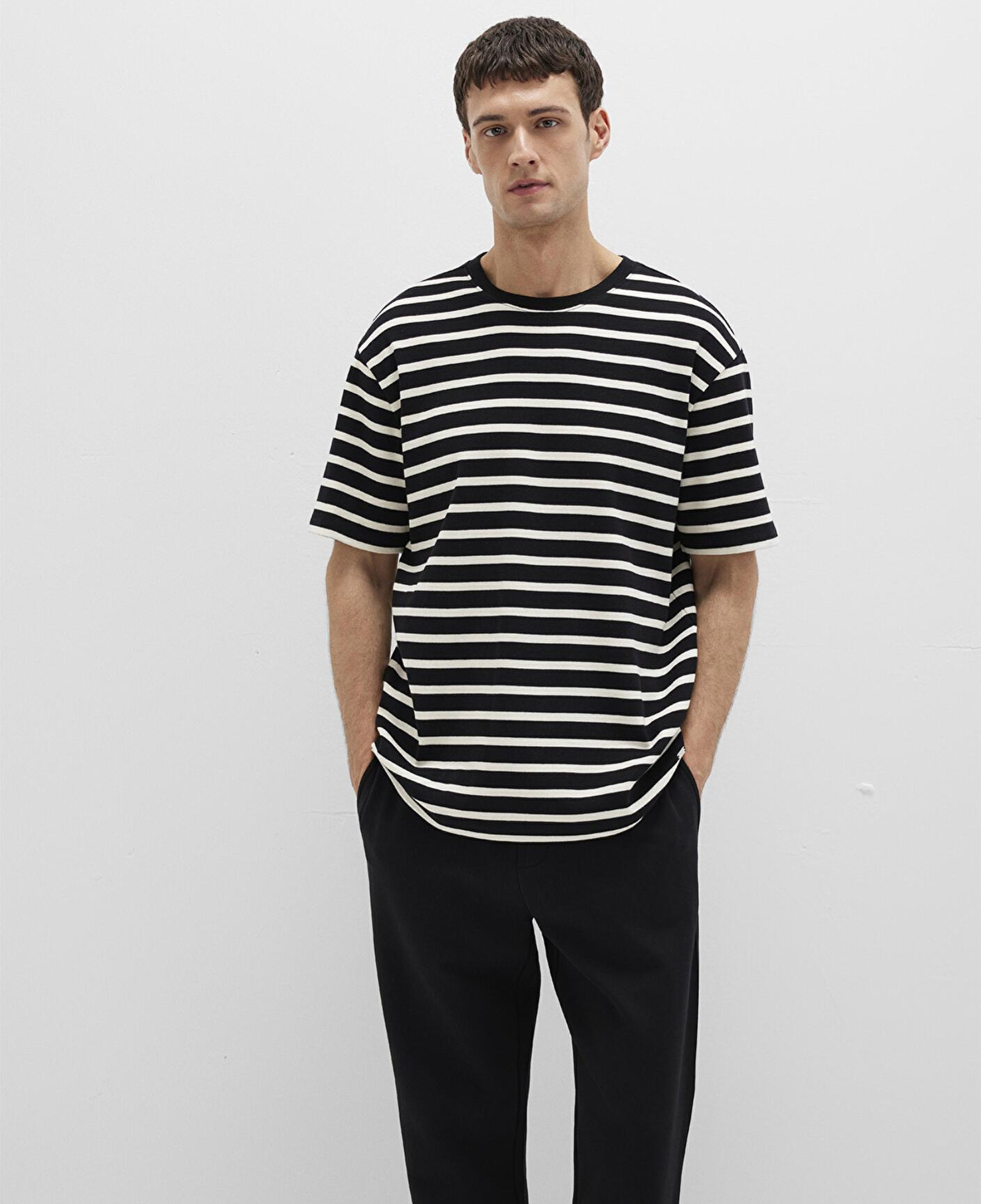 Mavi Mavi Black Ekru Çizgili Siyah Tişört Loose Fit / Bol Rahat Kesim 0612860-70057