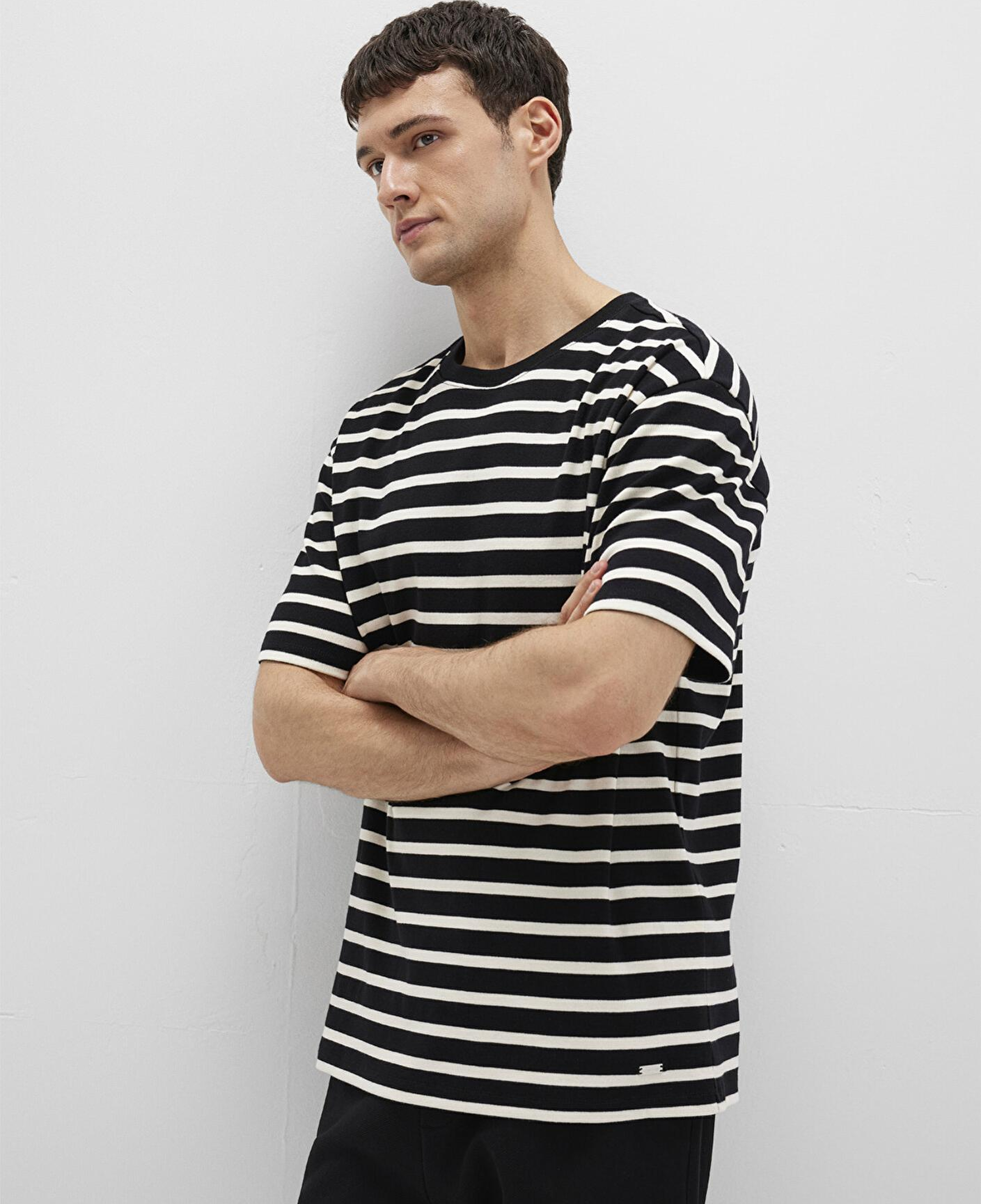 Mavi Mavi Black Ekru Çizgili Siyah Tişört Loose Fit / Bol Rahat Kesim 0612860-70057