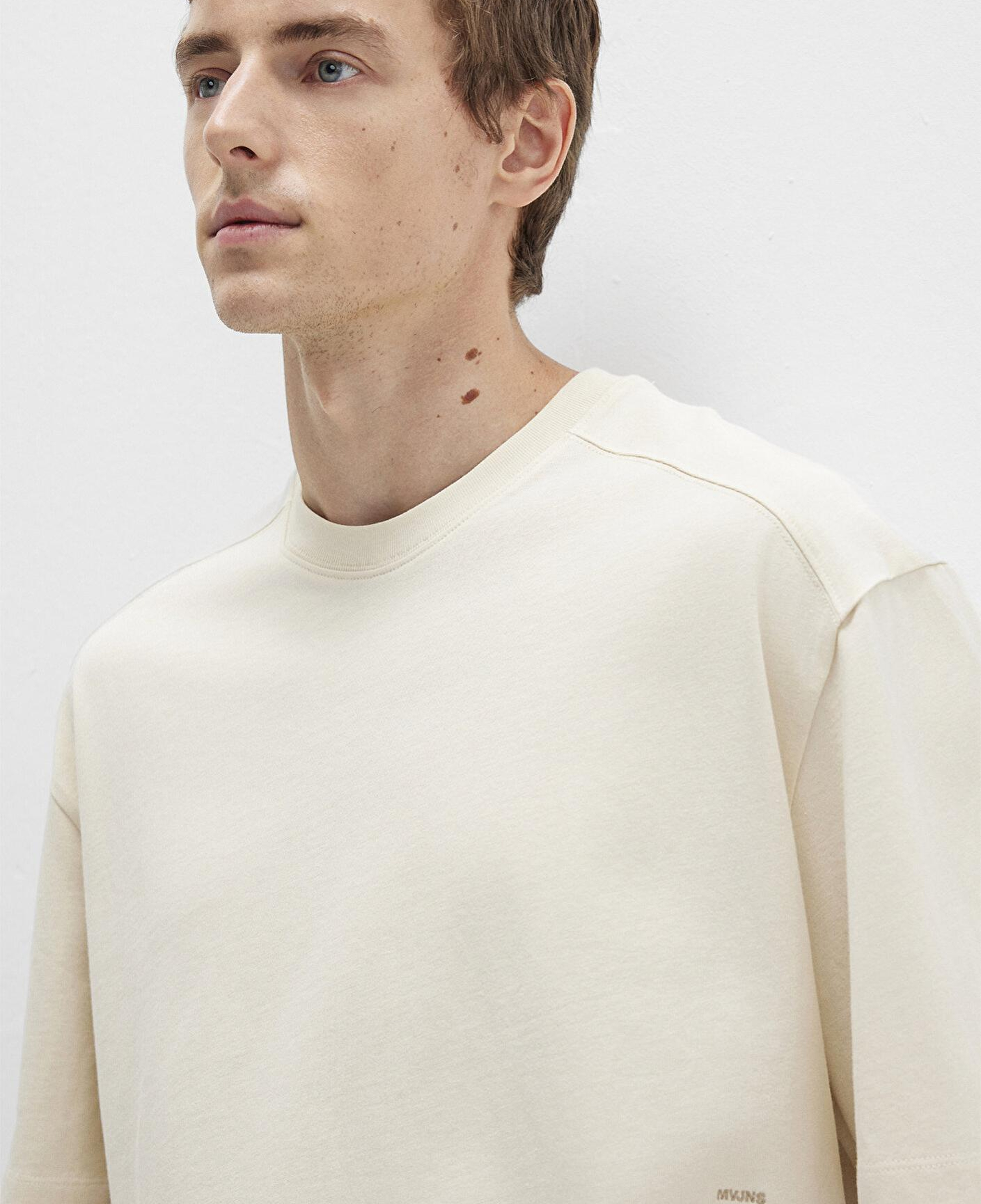 Mavi Bisiklet Yaka MVJNS Nakışlı Ekru Basic Tişört Boxy Fit 0612909-70065