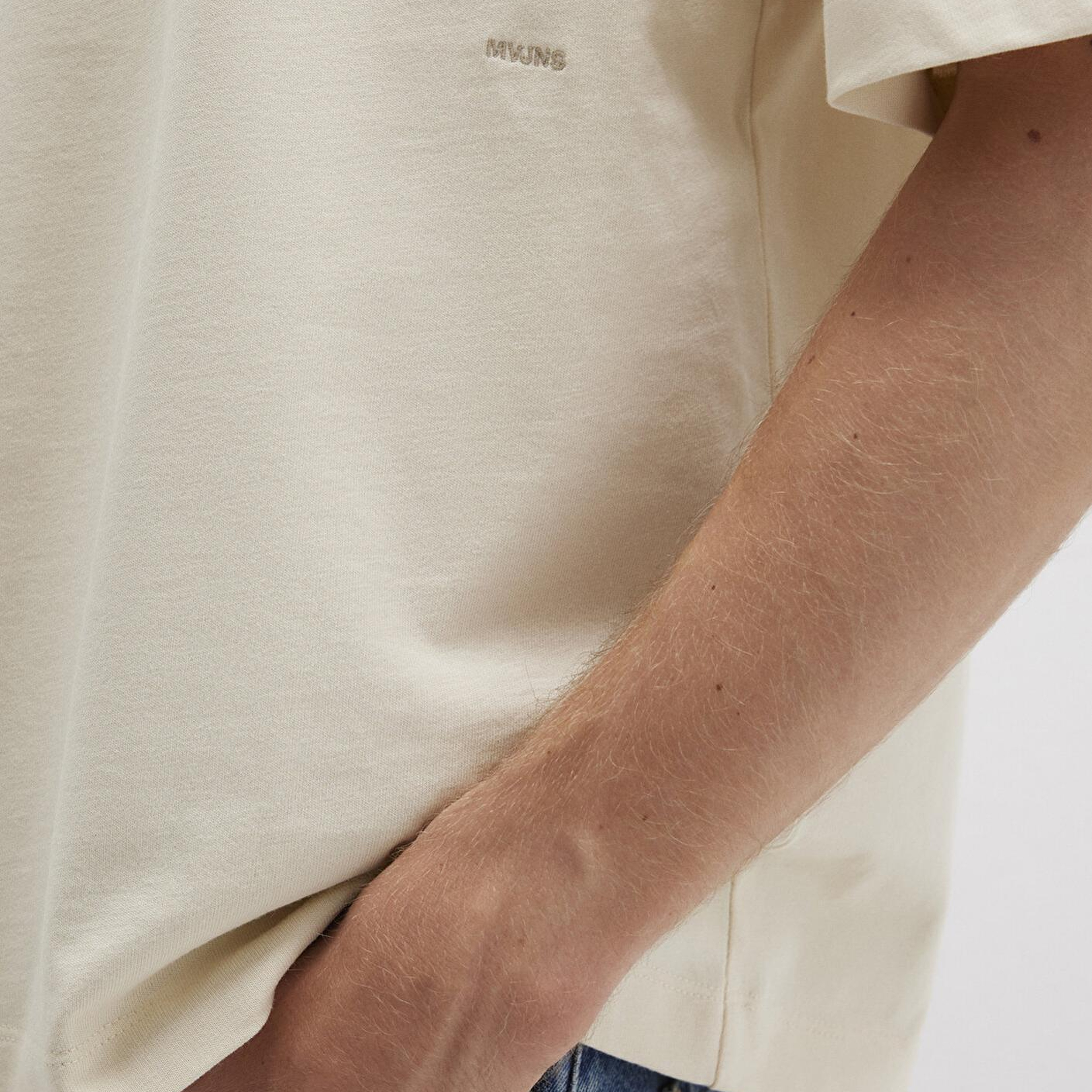 Mavi Bisiklet Yaka MVJNS Nakışlı Ekru Basic Tişört Boxy Fit 0612909-70065