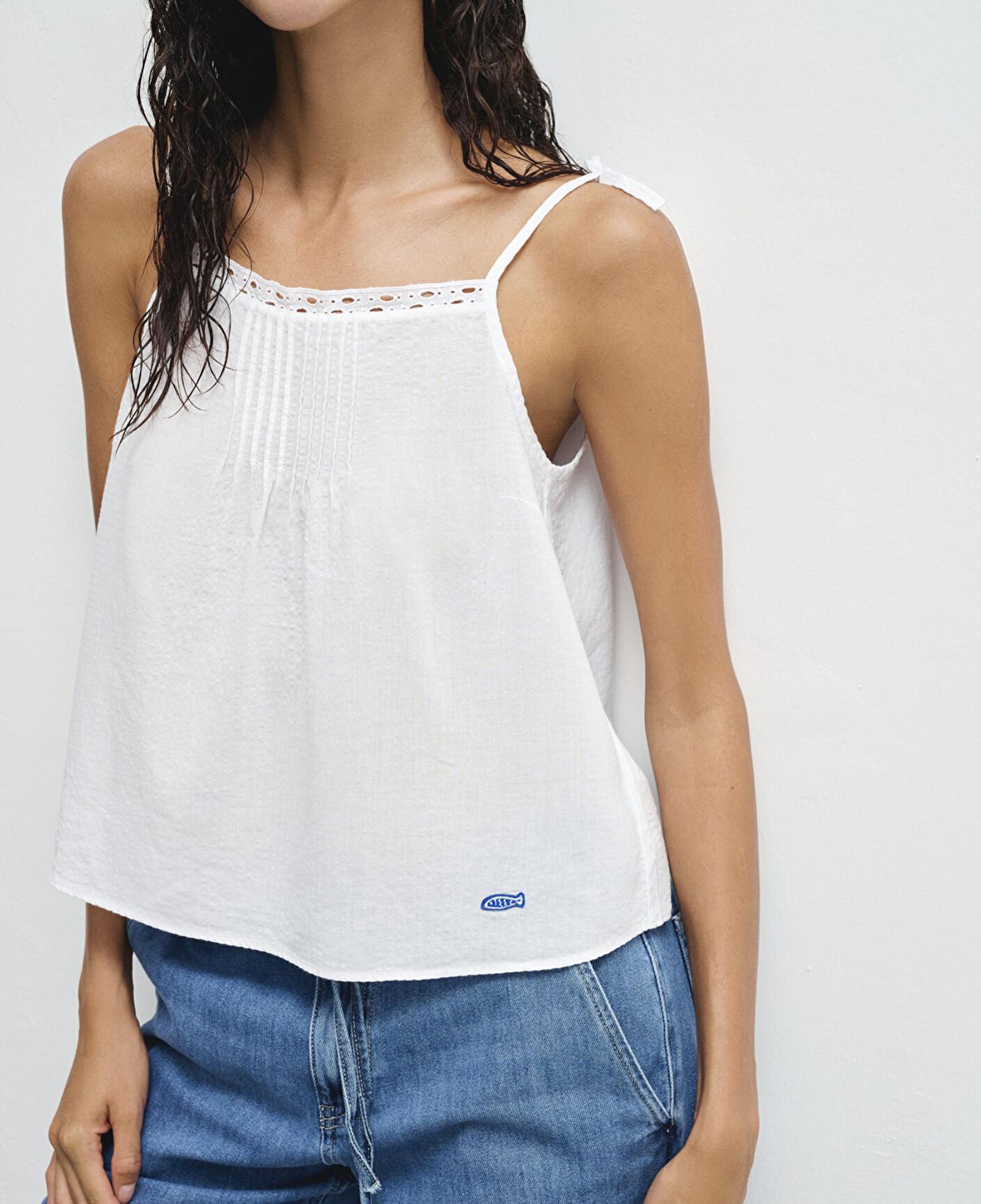 Mavi Balık İşlemeli Beyaz Bluz 1211217-620