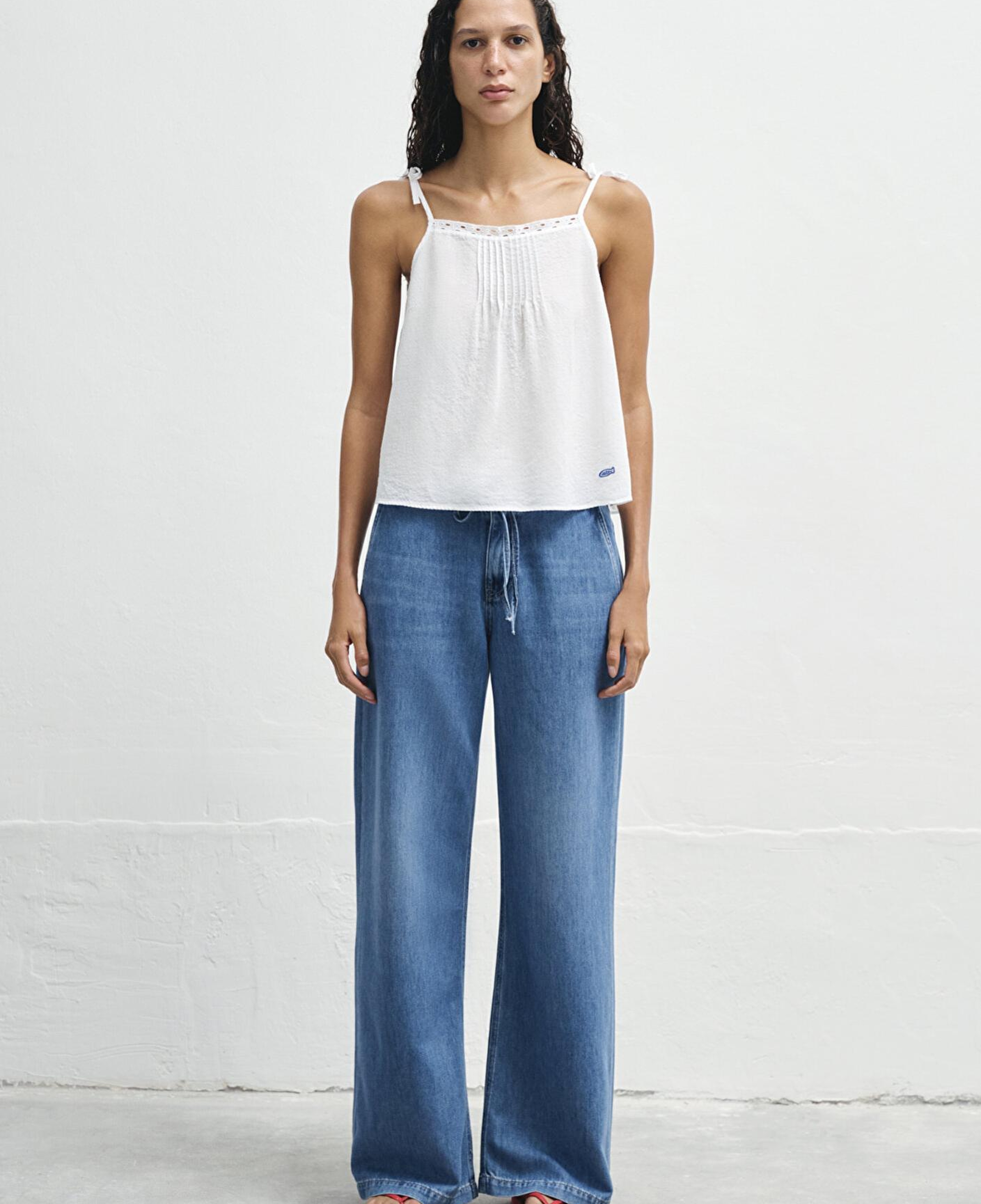 Mavi Balık İşlemeli Beyaz Bluz 1211217-620