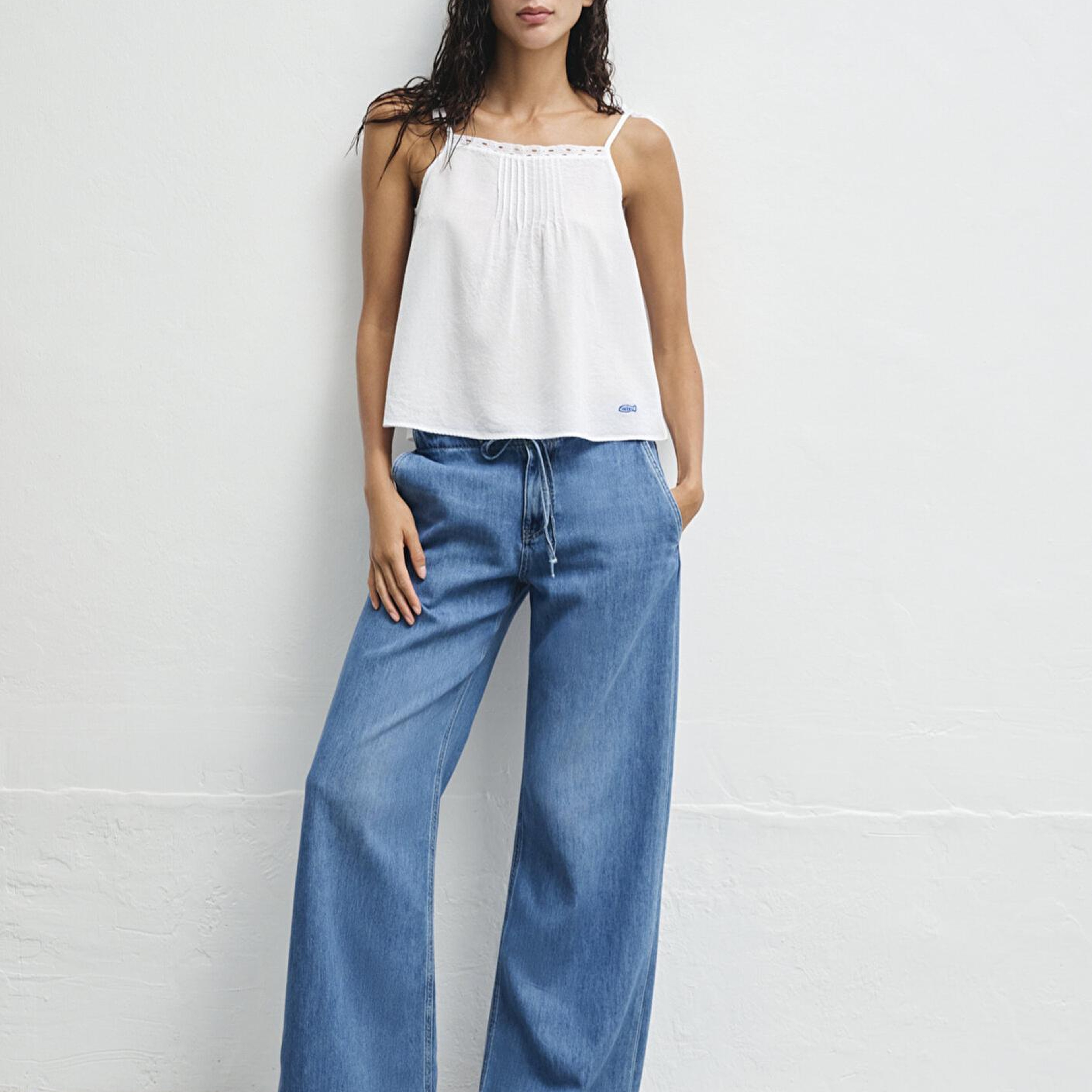 Mavi Balık İşlemeli Beyaz Bluz 1211217-620